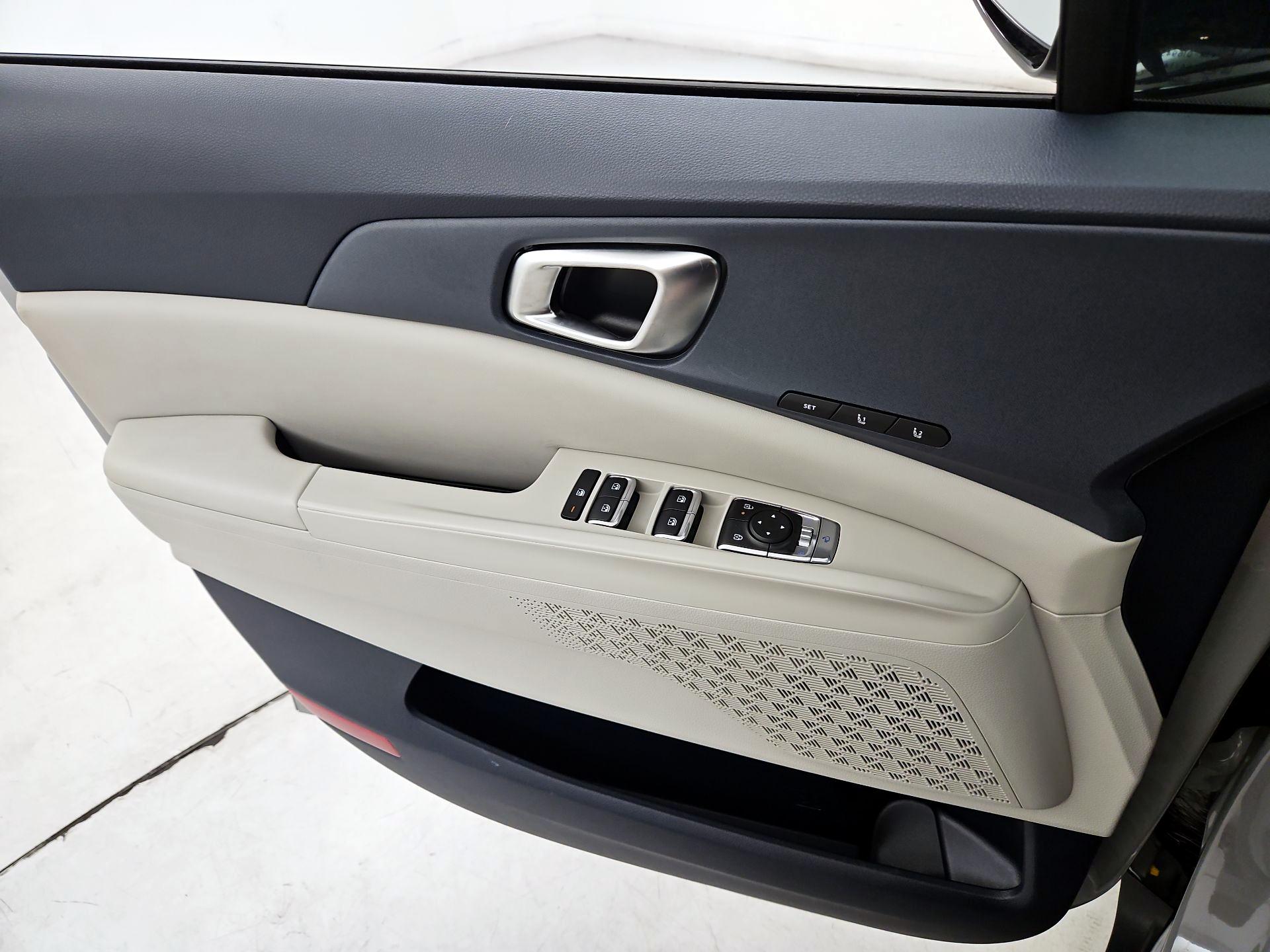 Thumbnail: 2025 Kia Carnival - 12