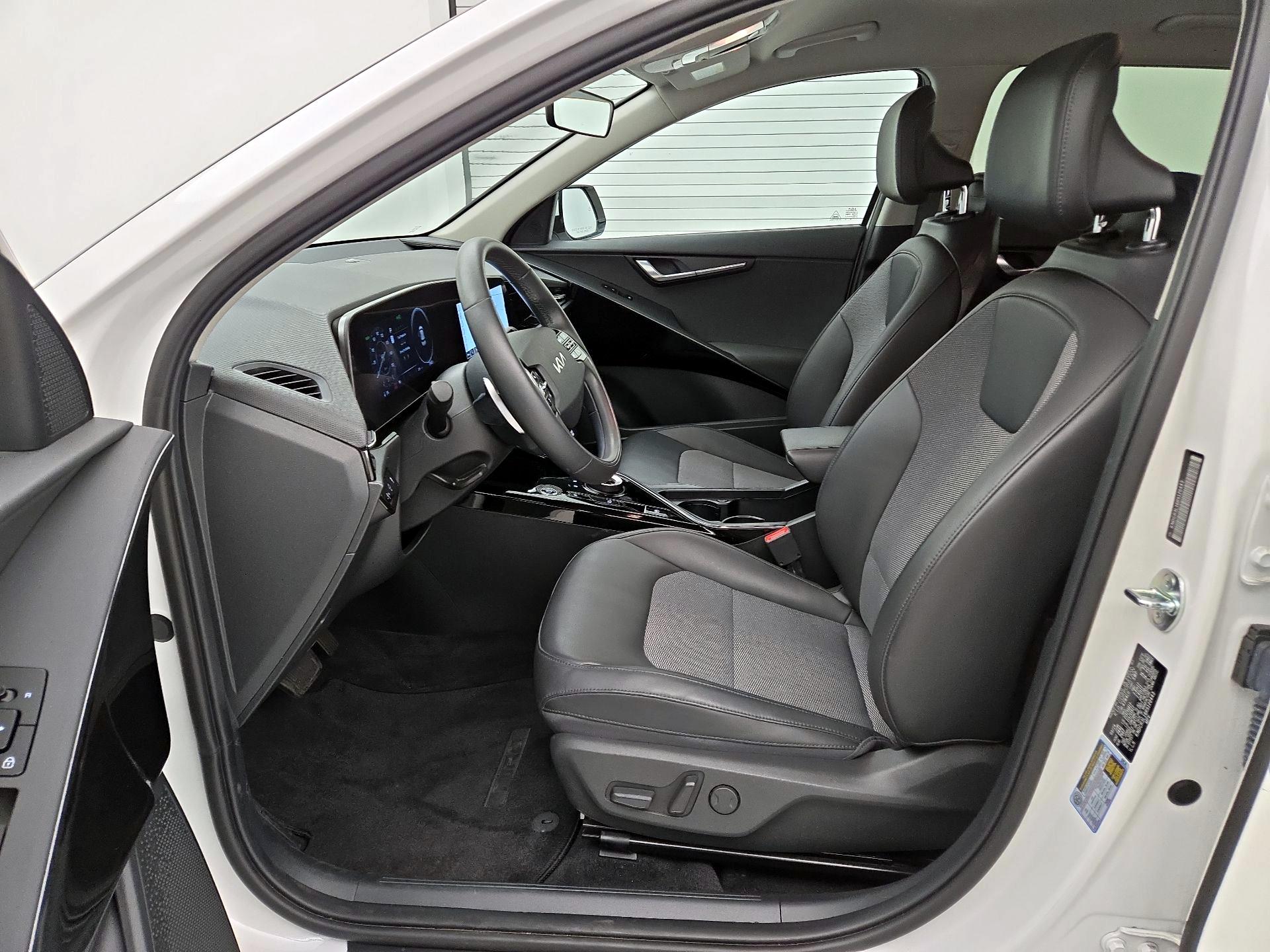 Thumbnail: 2024 Kia Niro - 11
