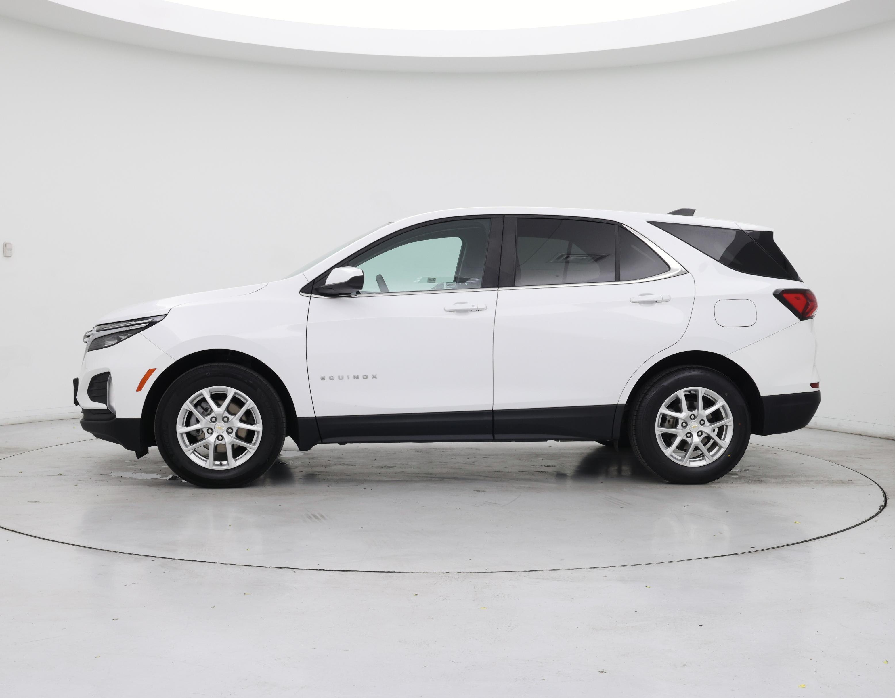 Thumbnail: 2022 Chevrolet Equinox - 3