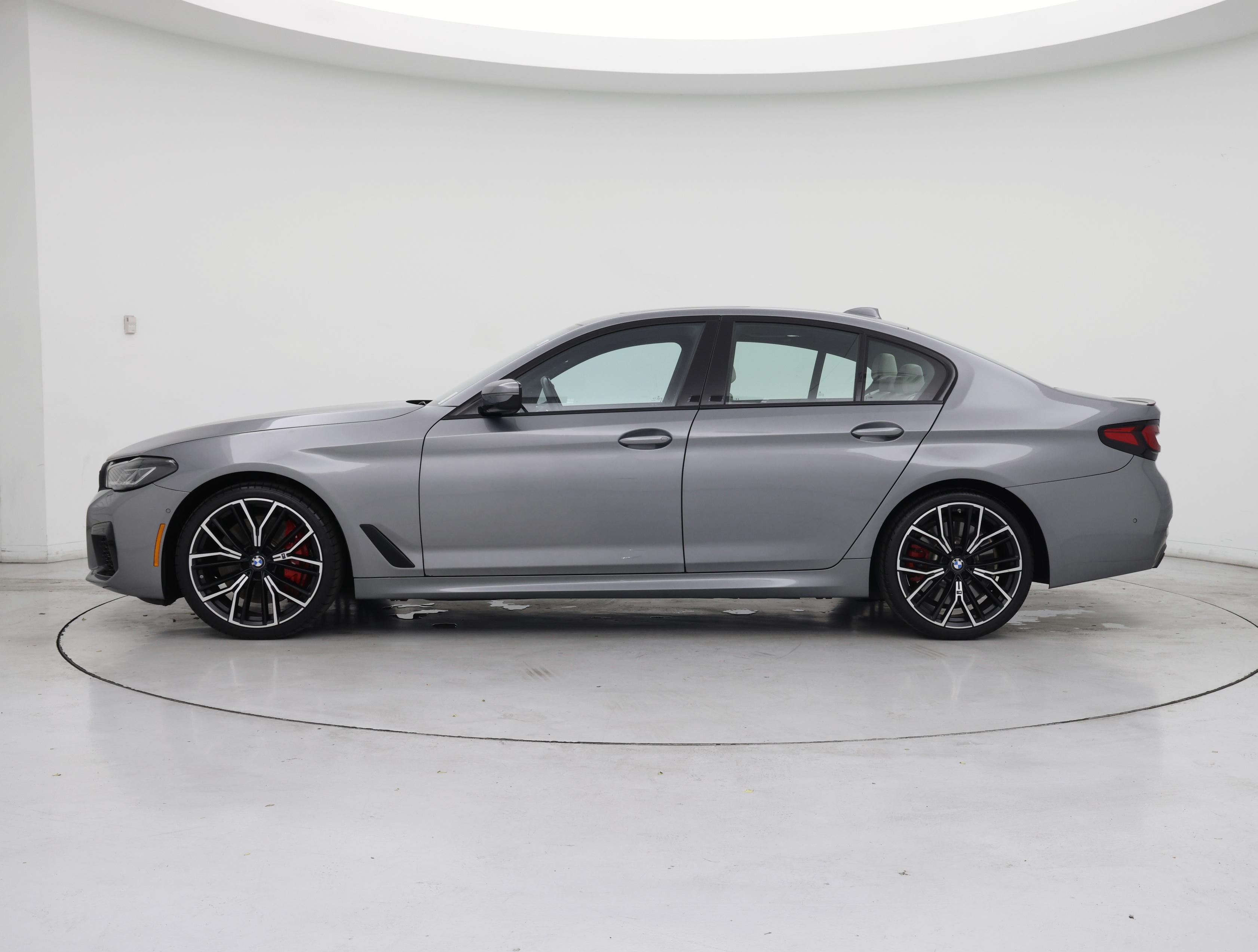 Thumbnail: 2023 BMW 5 Series - 3
