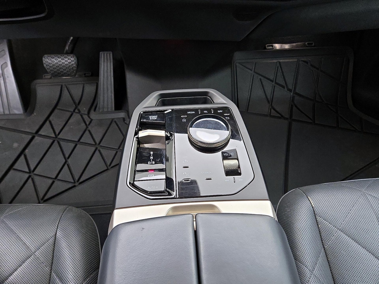 2024 BMW iX Base - Photo 19