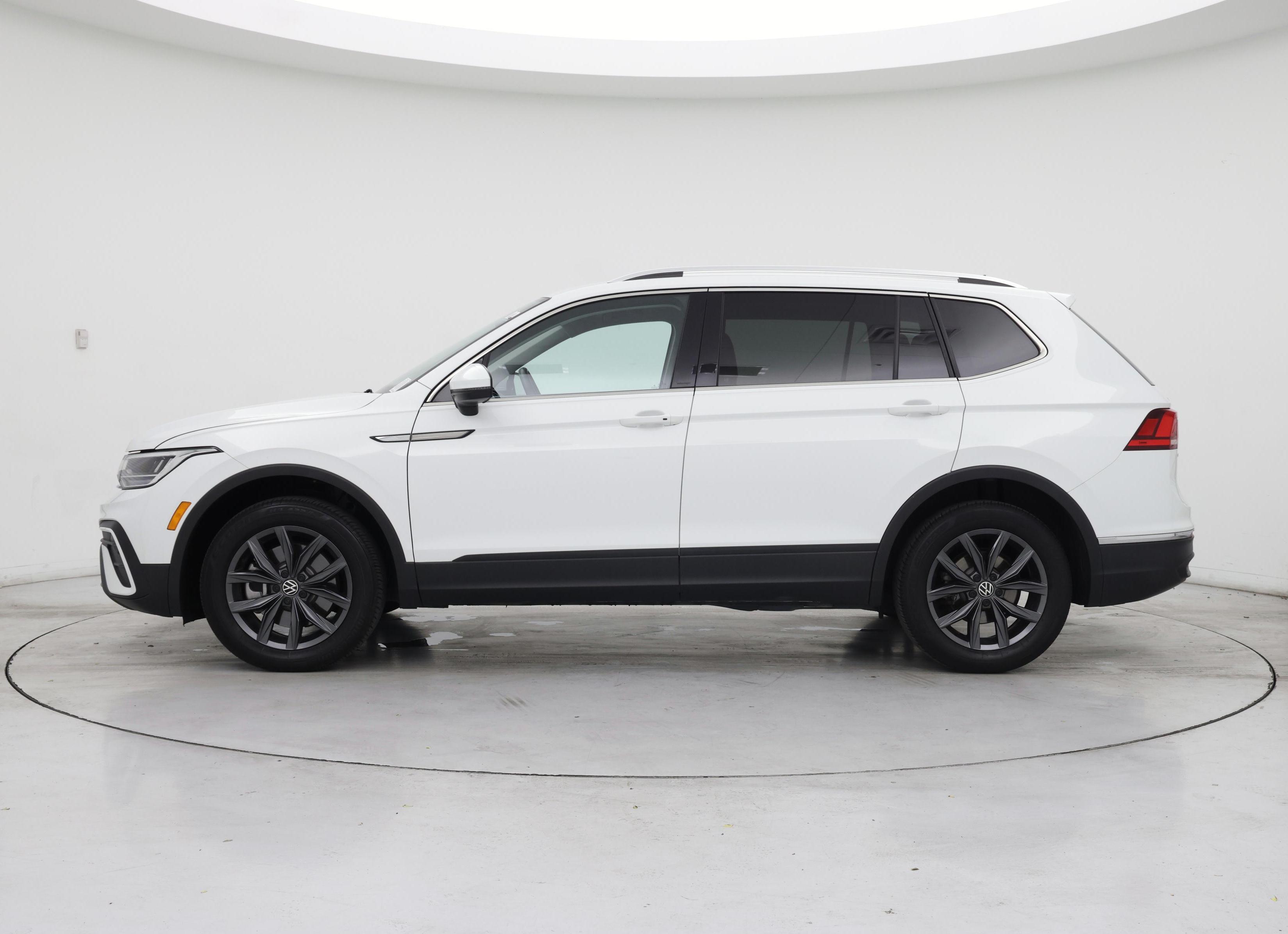 Thumbnail: 2024 Volkswagen Tiguan - 3