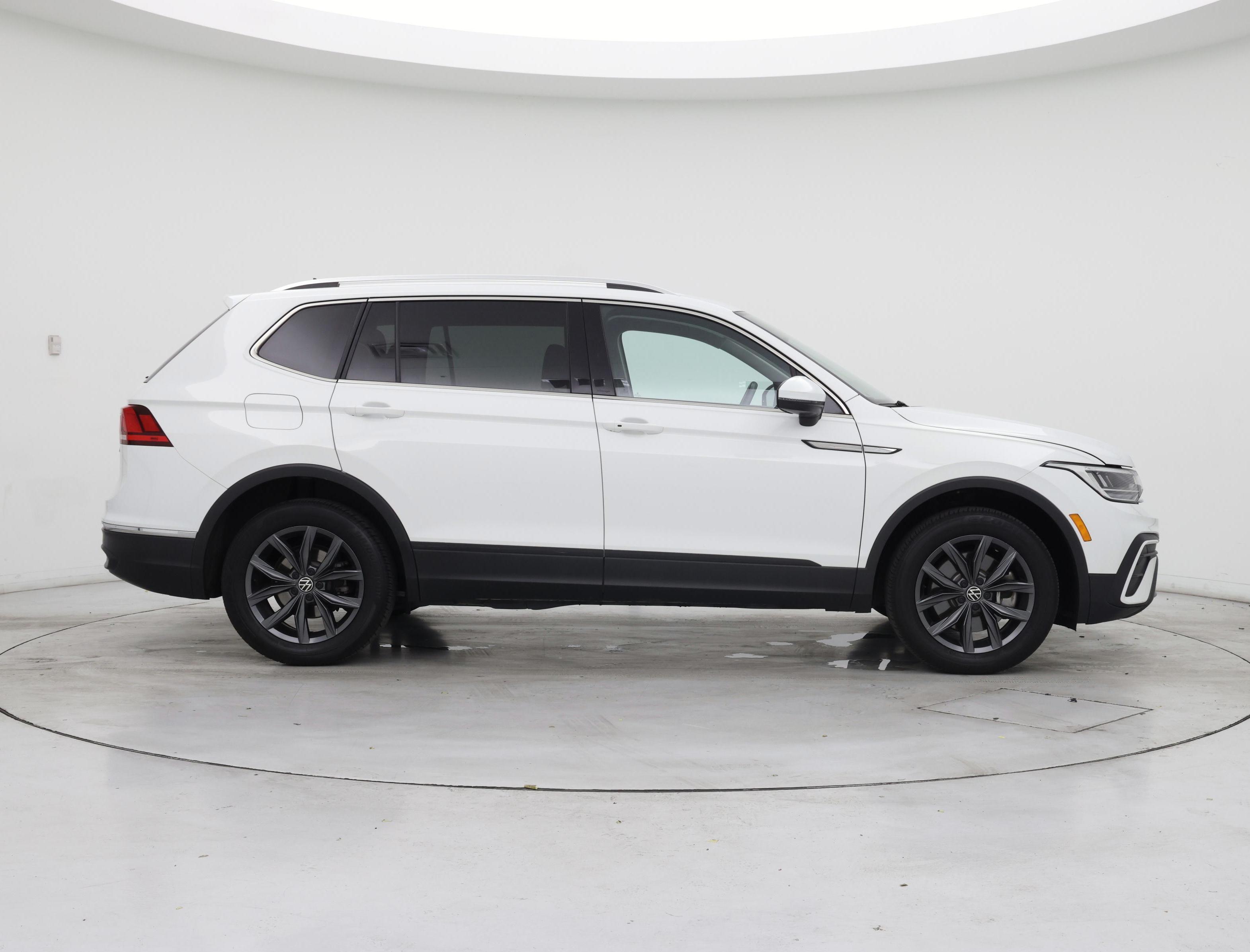 Thumbnail: 2024 Volkswagen Tiguan - 7