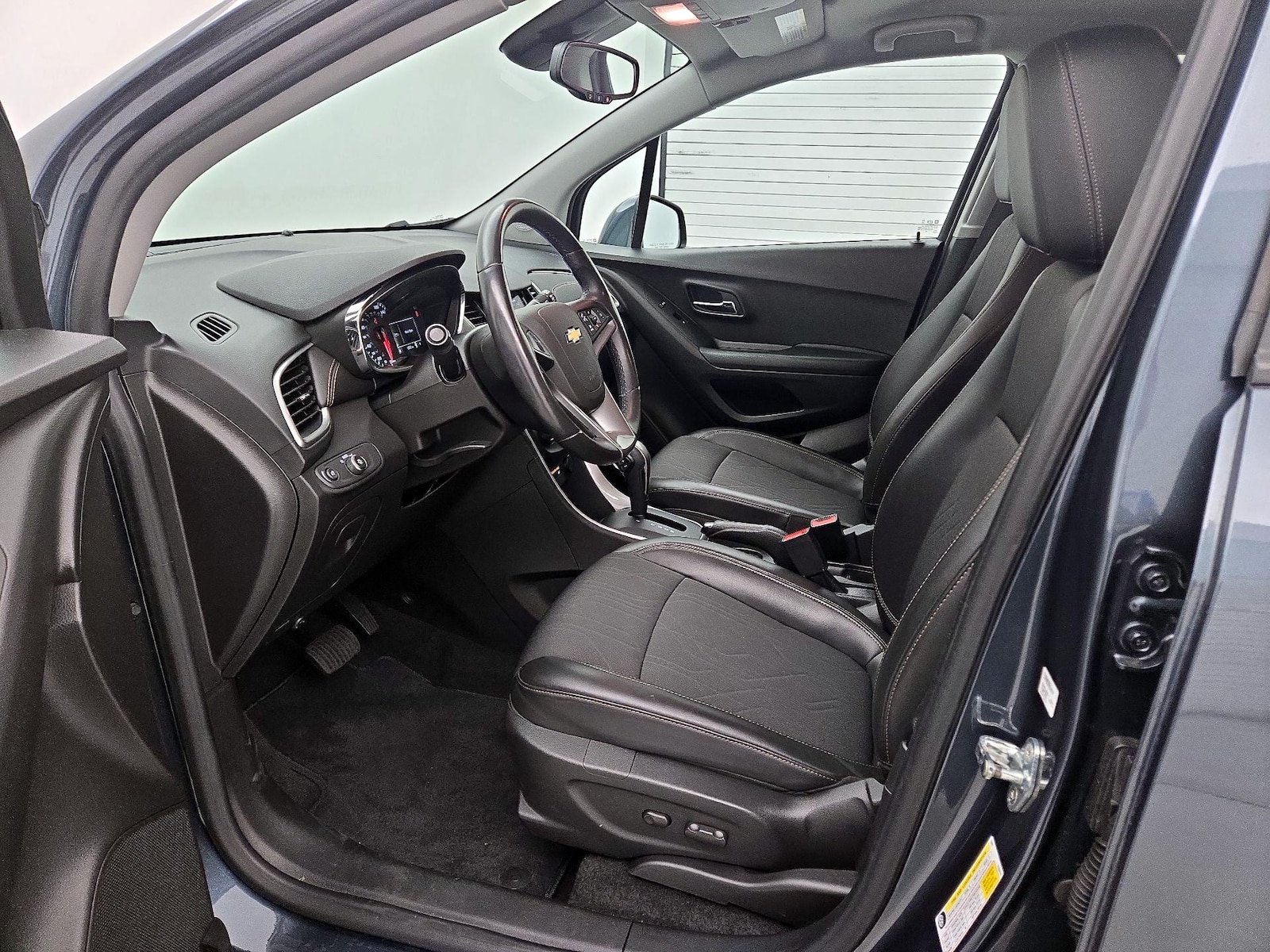 2022 Chevrolet Trax LT - Photo 12