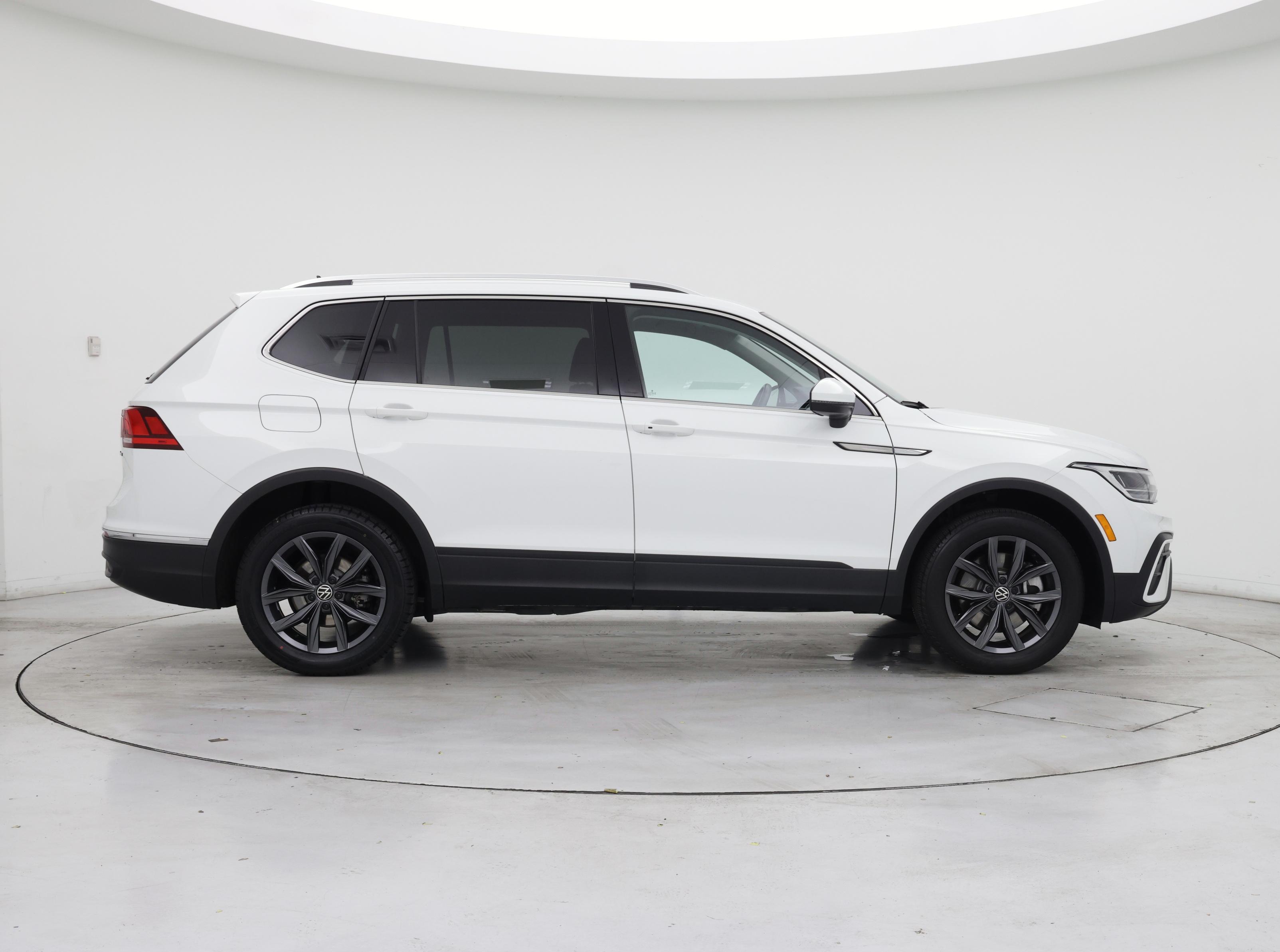 Thumbnail: 2024 Volkswagen Tiguan - 7