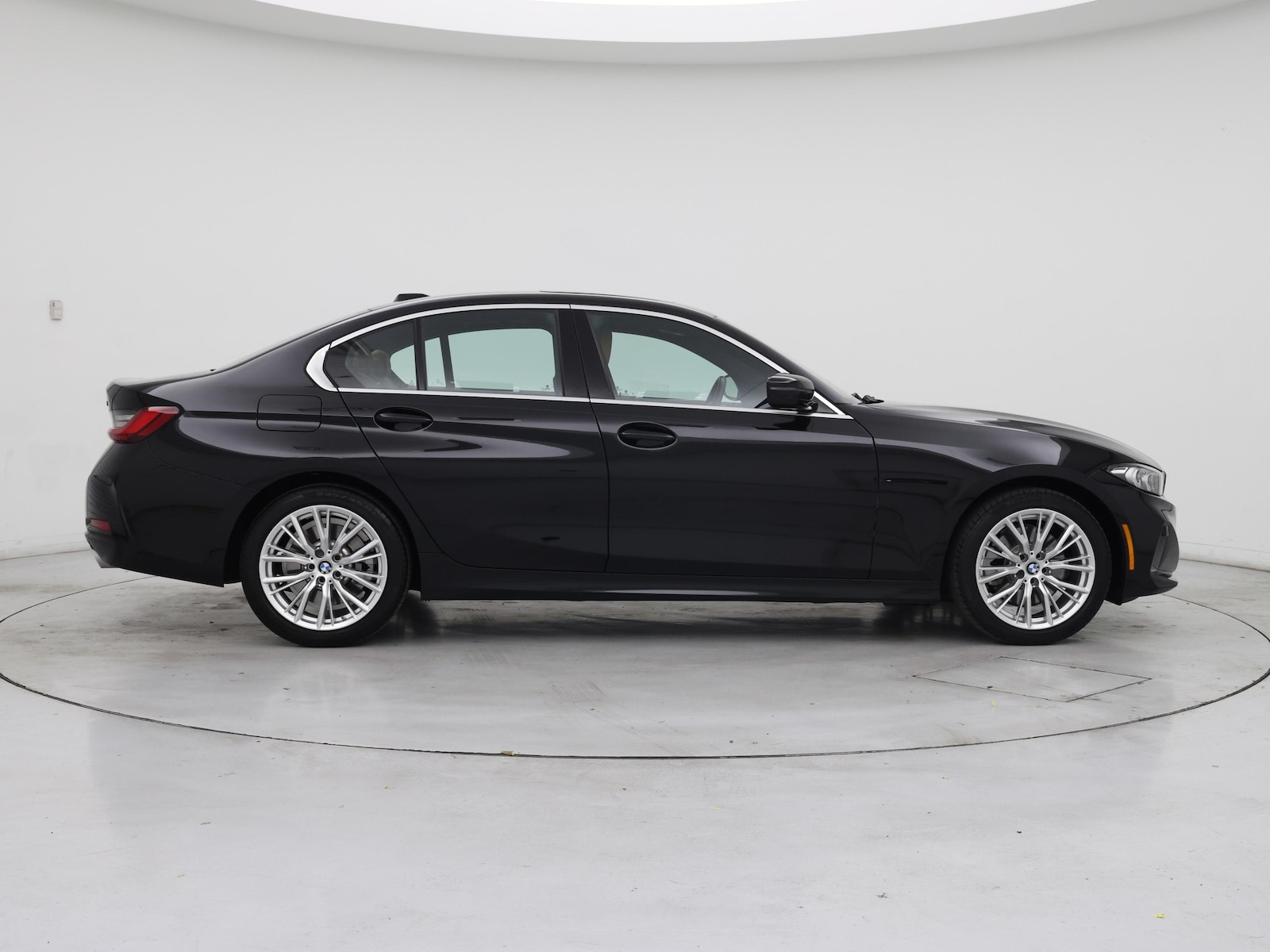 2024 BMW 3 Series 330i - Photo 8