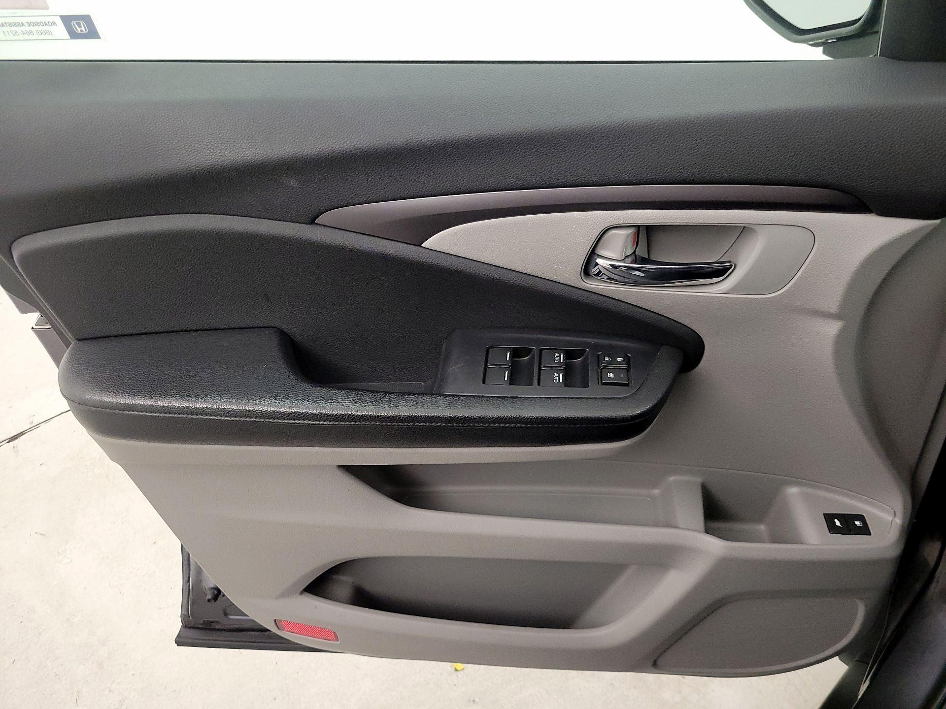 Thumbnail: 2016 Honda Pilot - 12