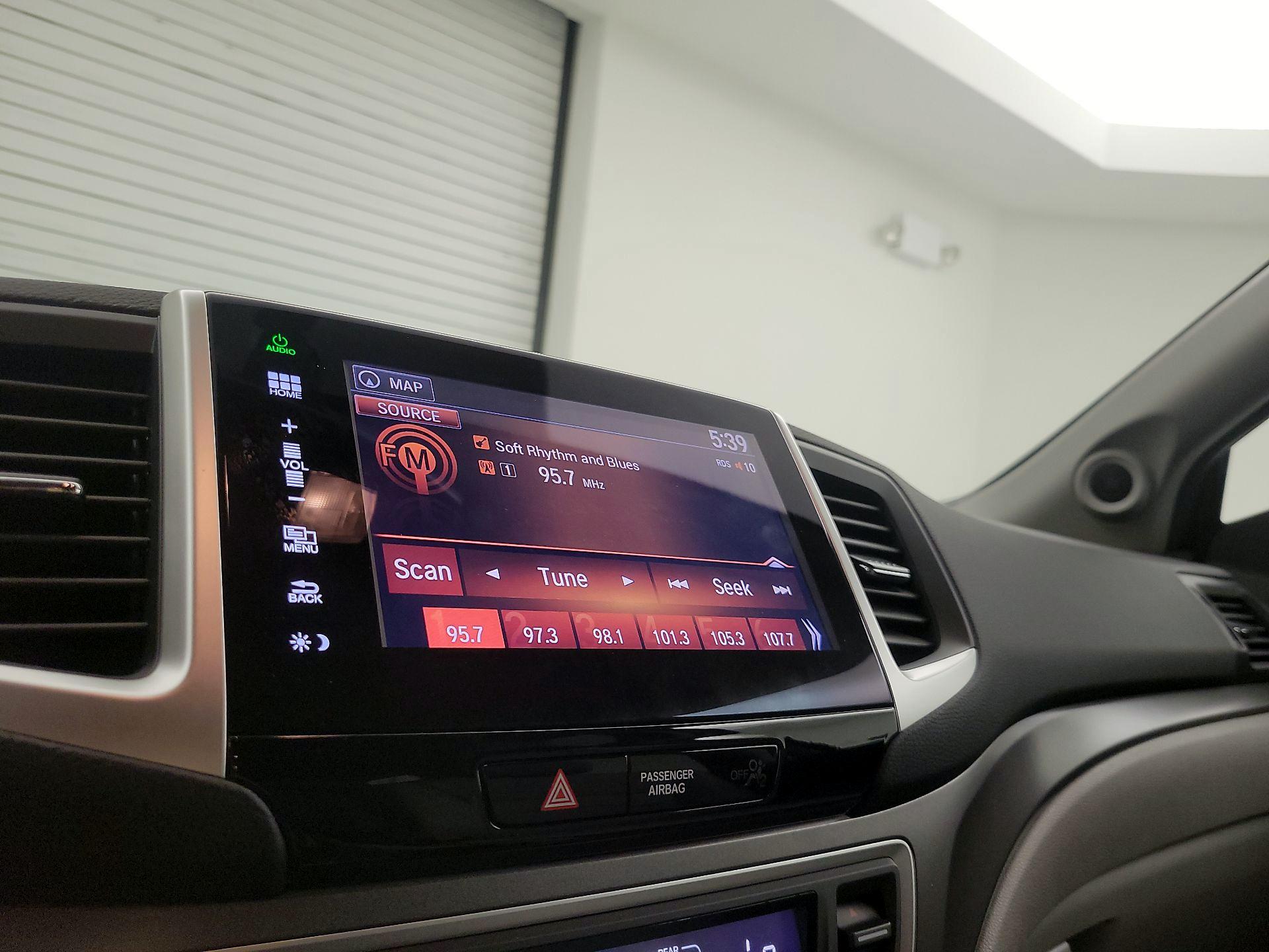 Thumbnail: 2016 Honda Pilot - 16