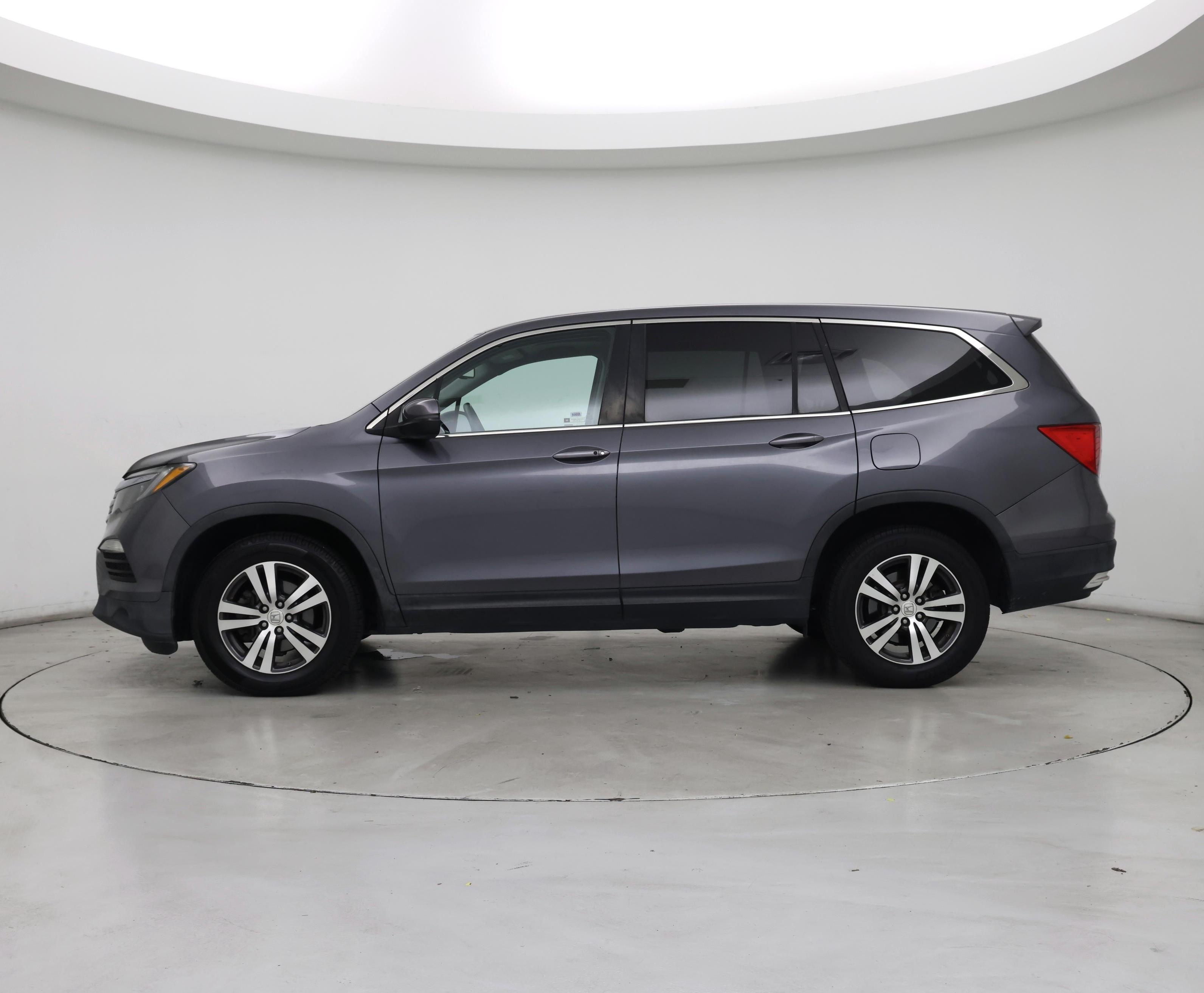 Thumbnail: 2016 Honda Pilot - 3