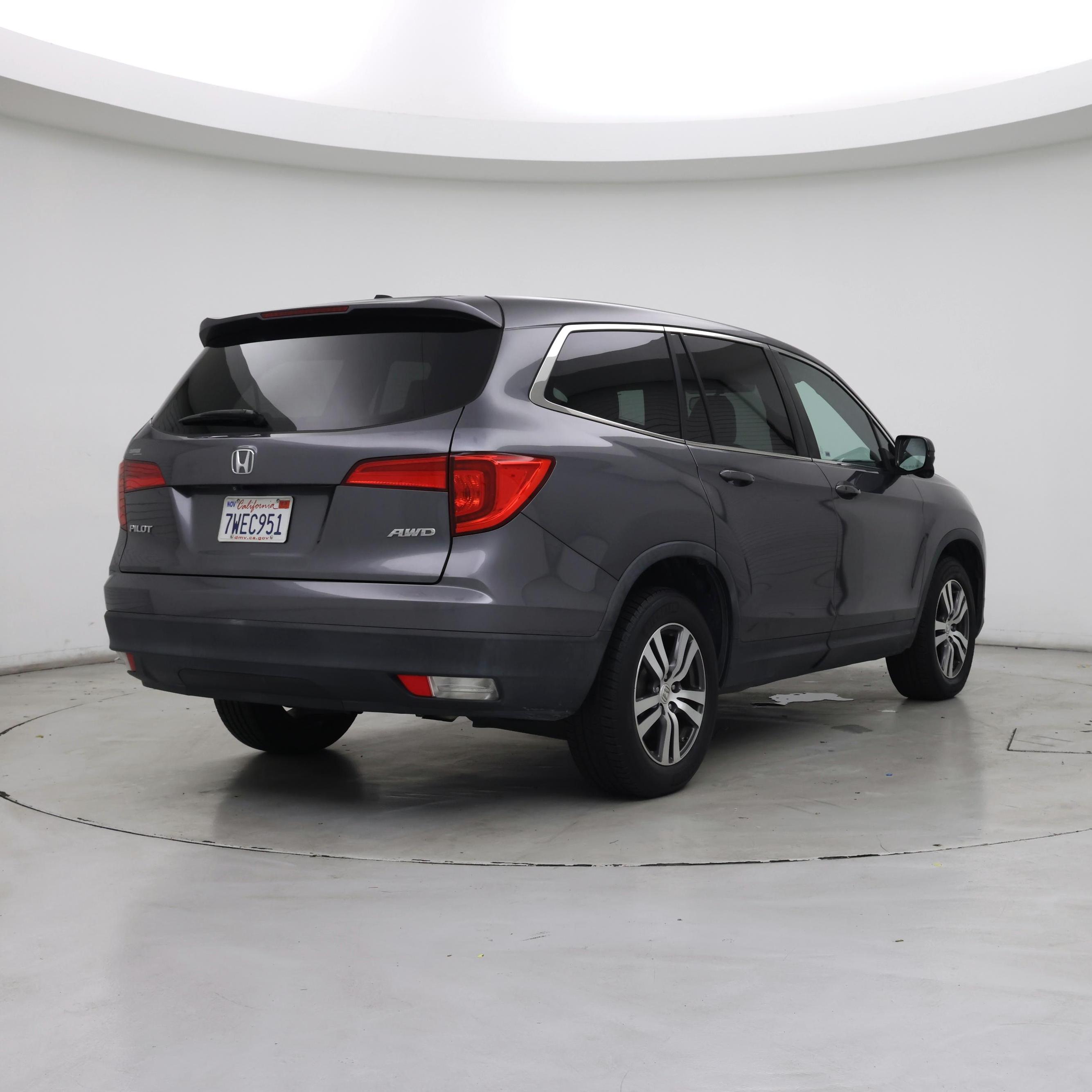 Thumbnail: 2016 Honda Pilot - 8