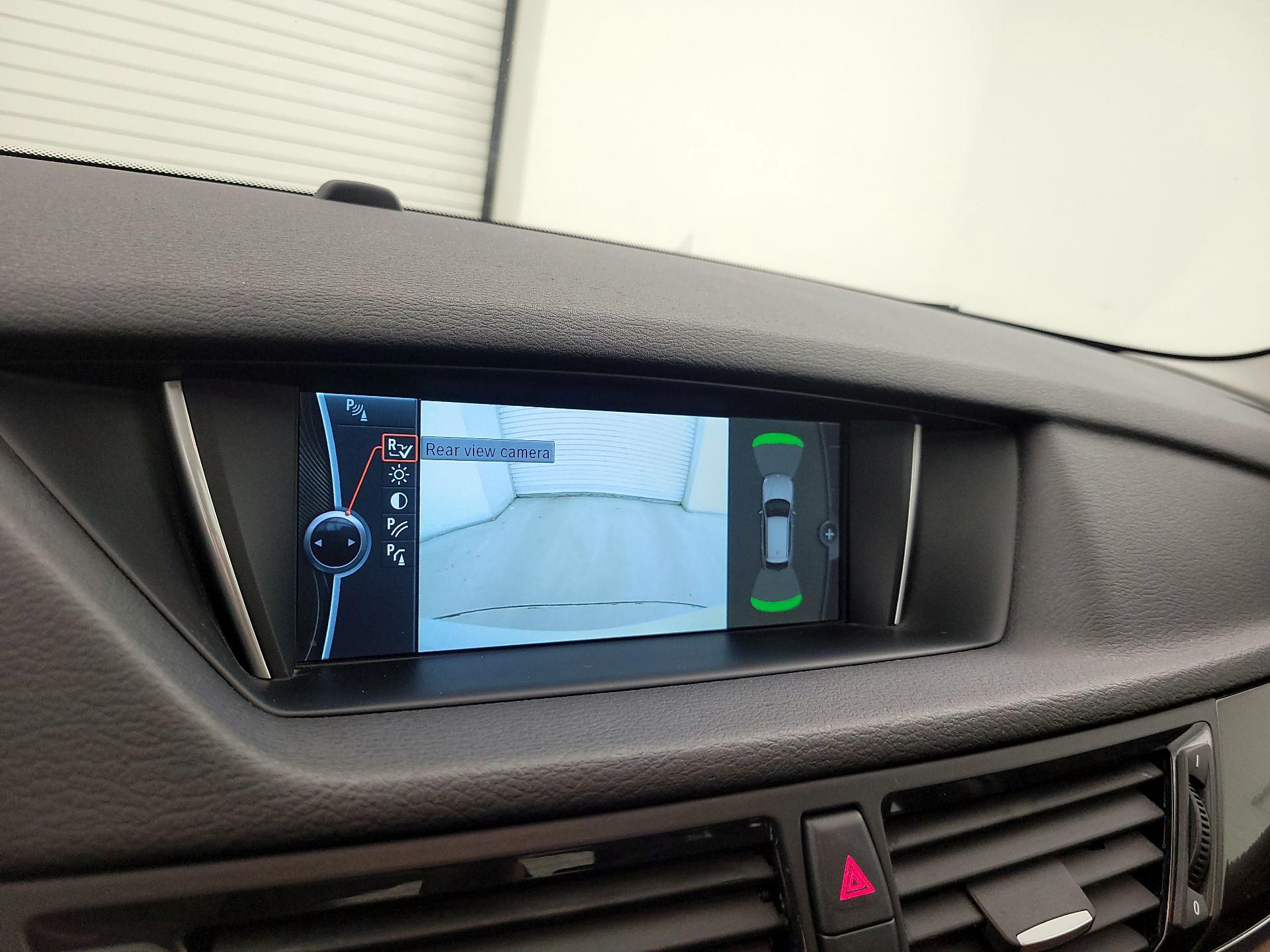 Thumbnail: 2015 BMW X1 - 15