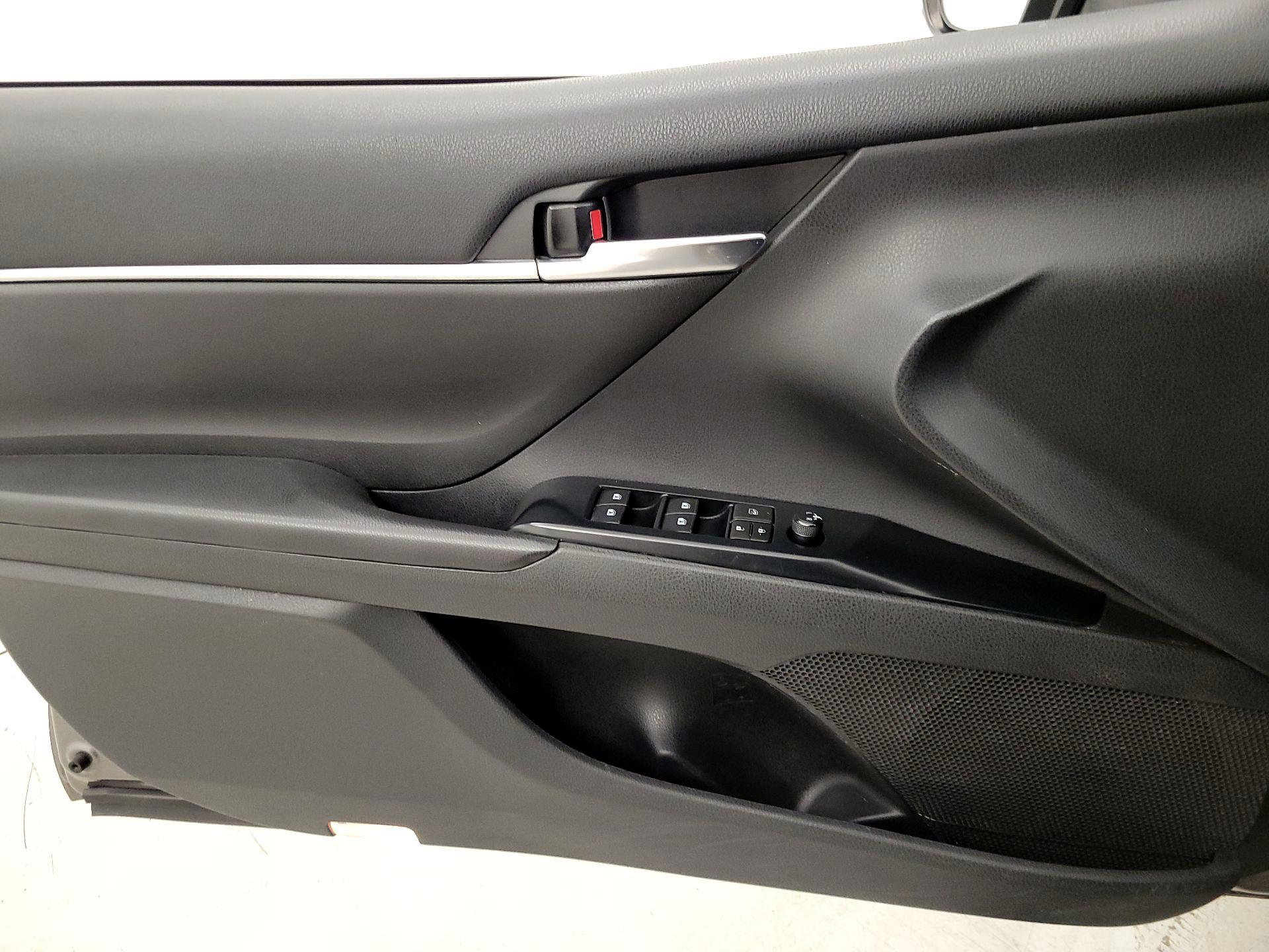 Thumbnail: 2019 Toyota Camry - 12