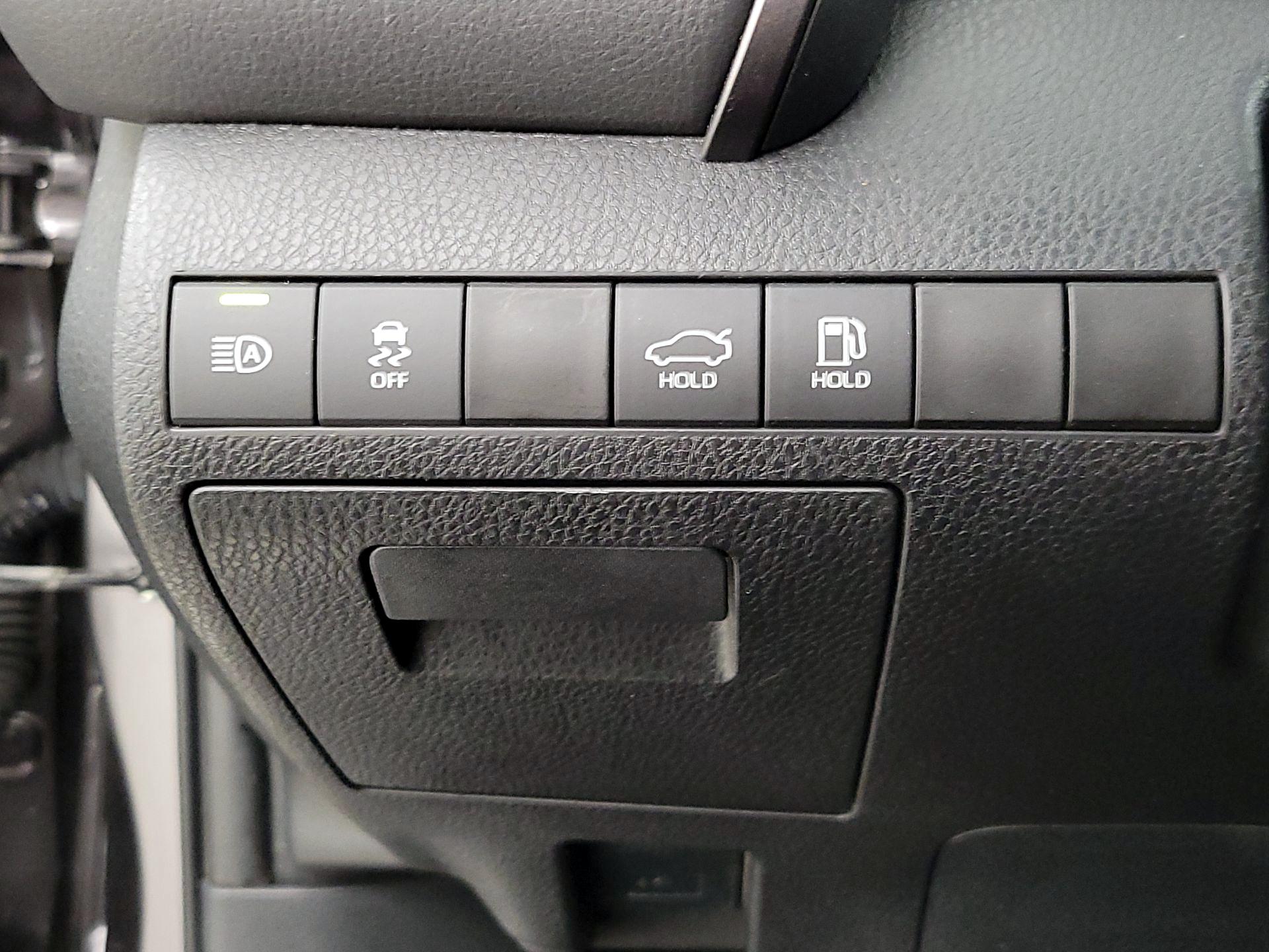 Thumbnail: 2019 Toyota Camry - 13