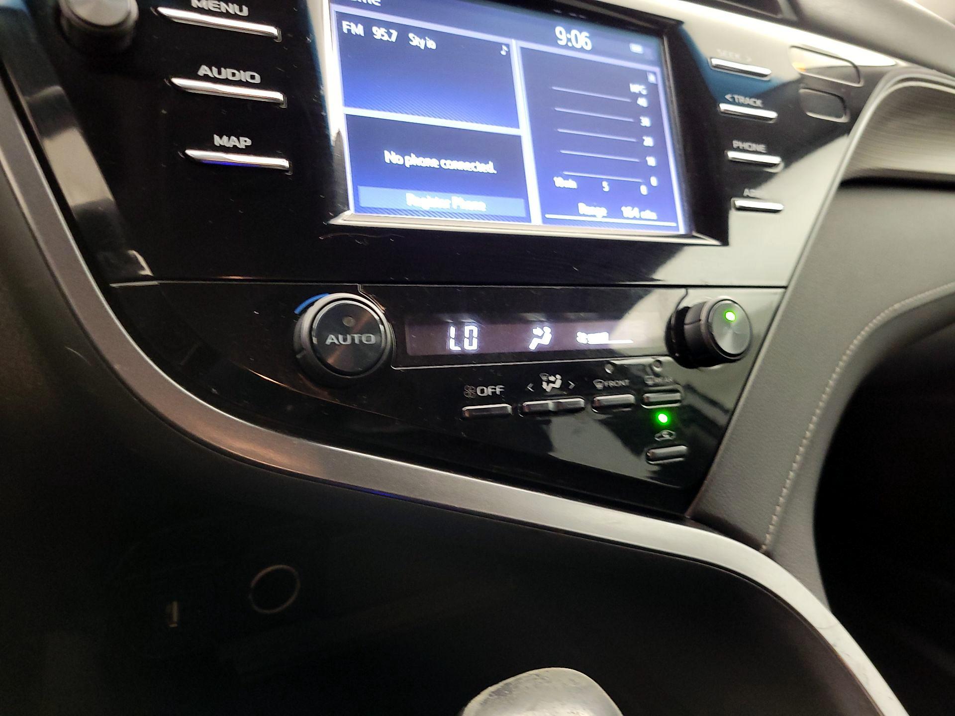 Thumbnail: 2019 Toyota Camry - 16