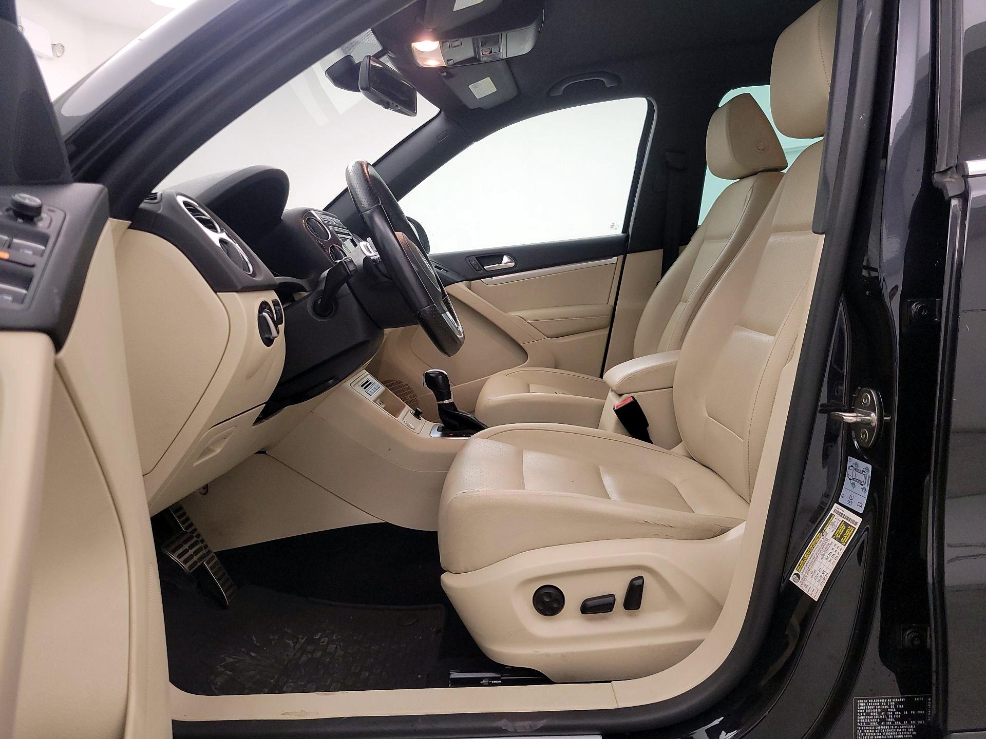 Thumbnail: 2016 Volkswagen Tiguan - 11