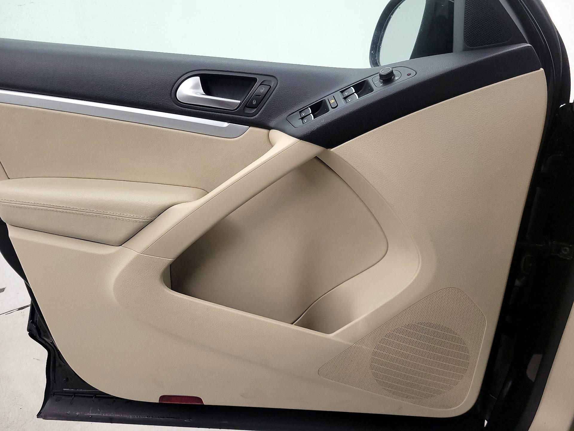 Thumbnail: 2016 Volkswagen Tiguan - 12