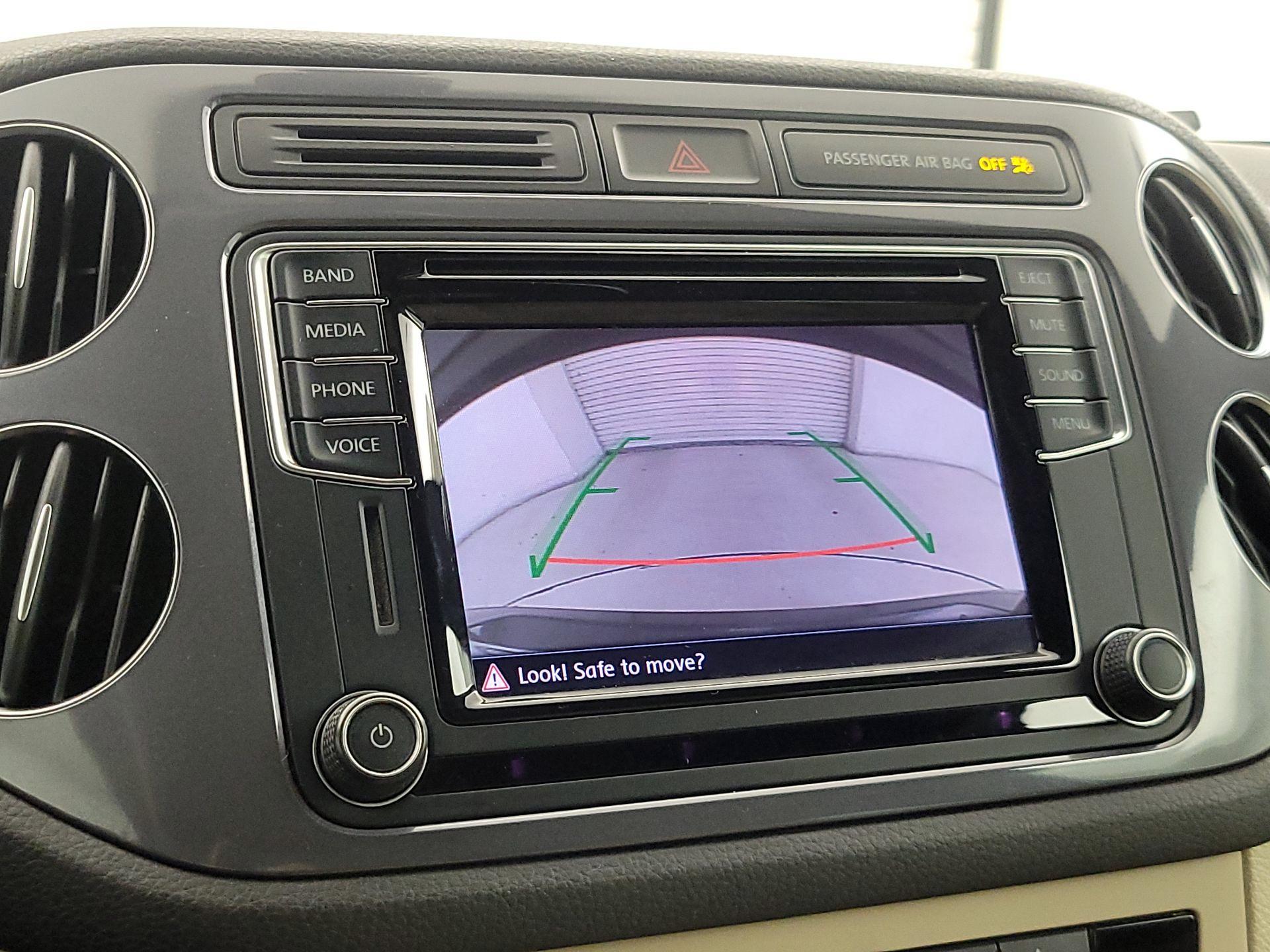 Thumbnail: 2016 Volkswagen Tiguan - 14