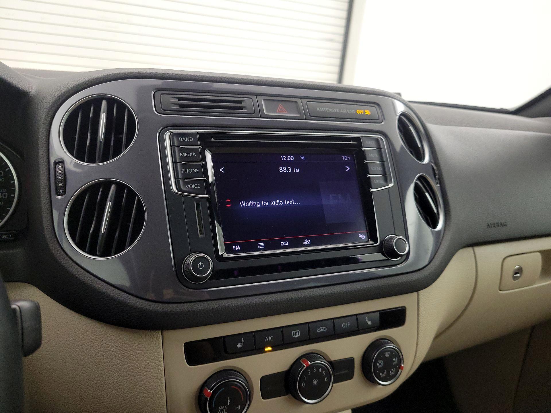 Thumbnail: 2016 Volkswagen Tiguan - 15