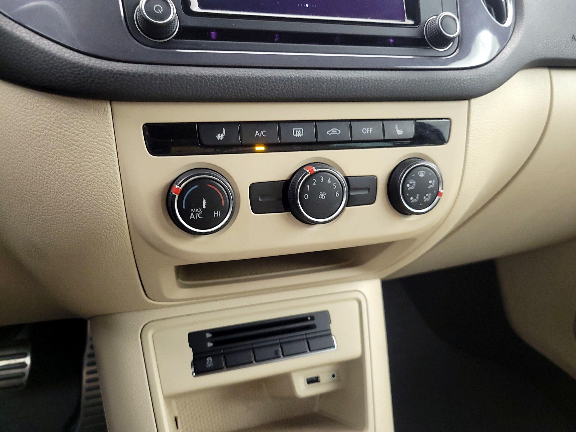 Thumbnail: 2016 Volkswagen Tiguan - 16