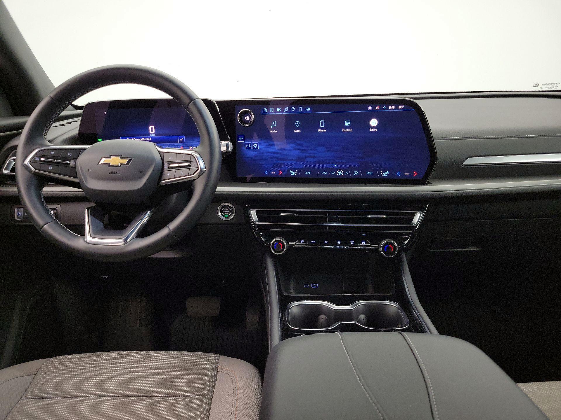 White 2025 Chevrolet Traverse SUV / Crossover Four-Wheel Drive Automatic