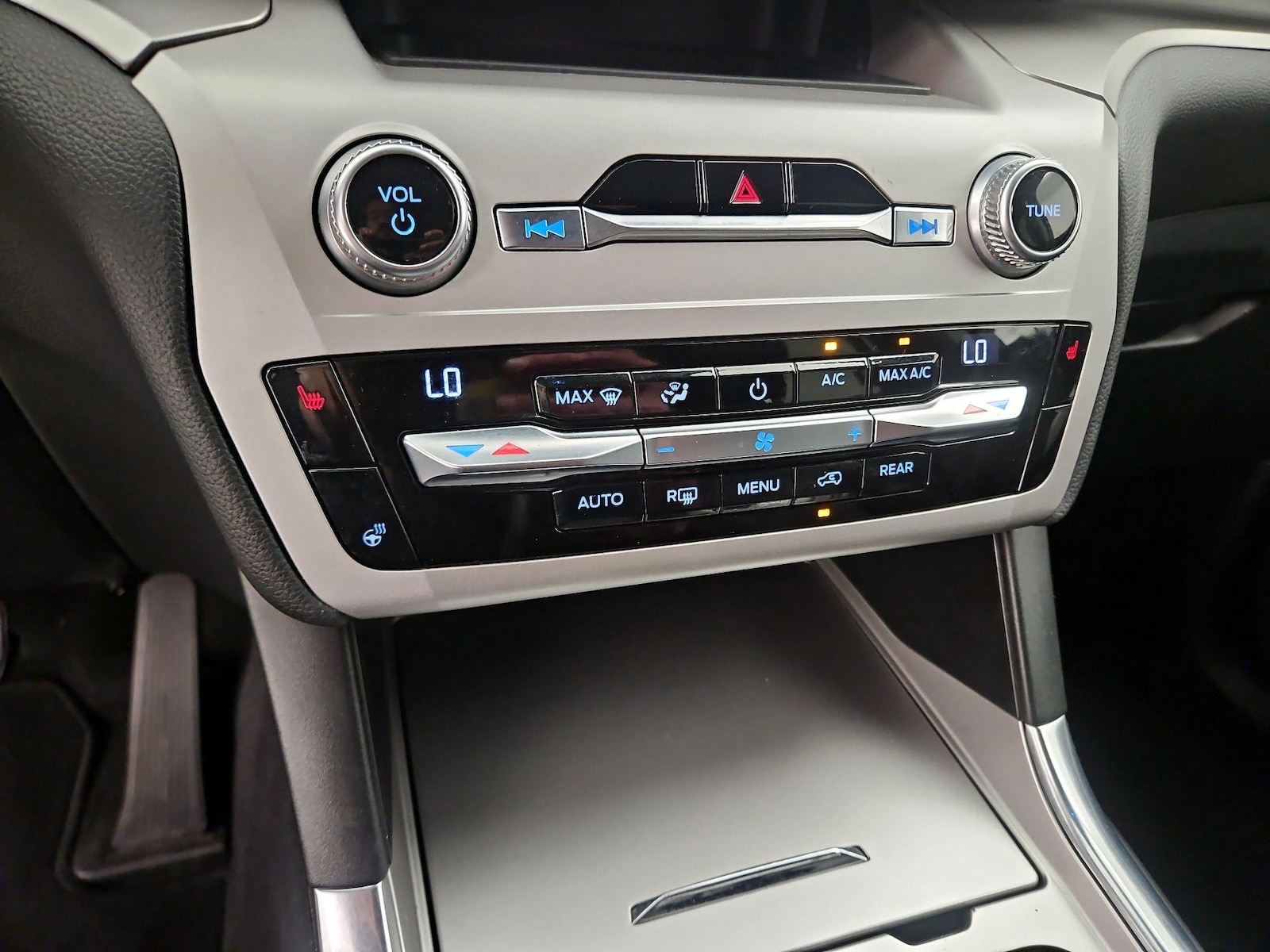 2020 Ford Explorer XLT - Photo 18