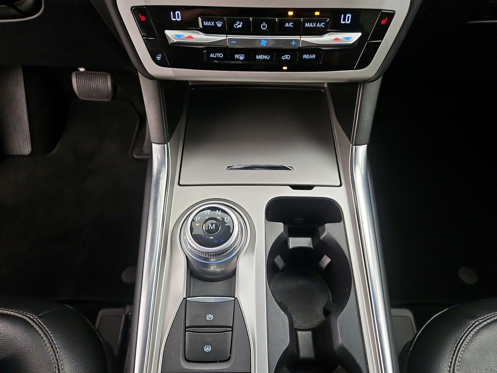 2020 Ford Explorer XLT - Photo 19