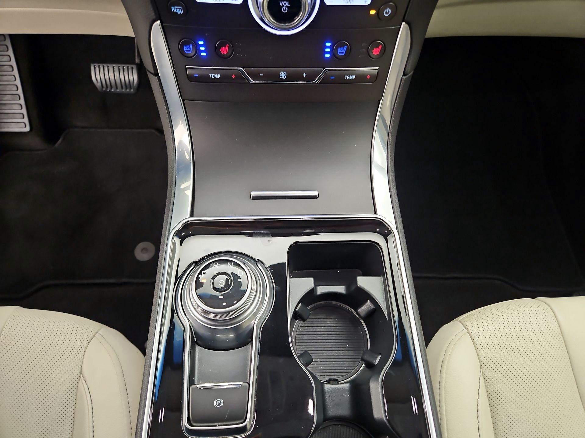 Thumbnail: 2020 Ford Edge - 18
