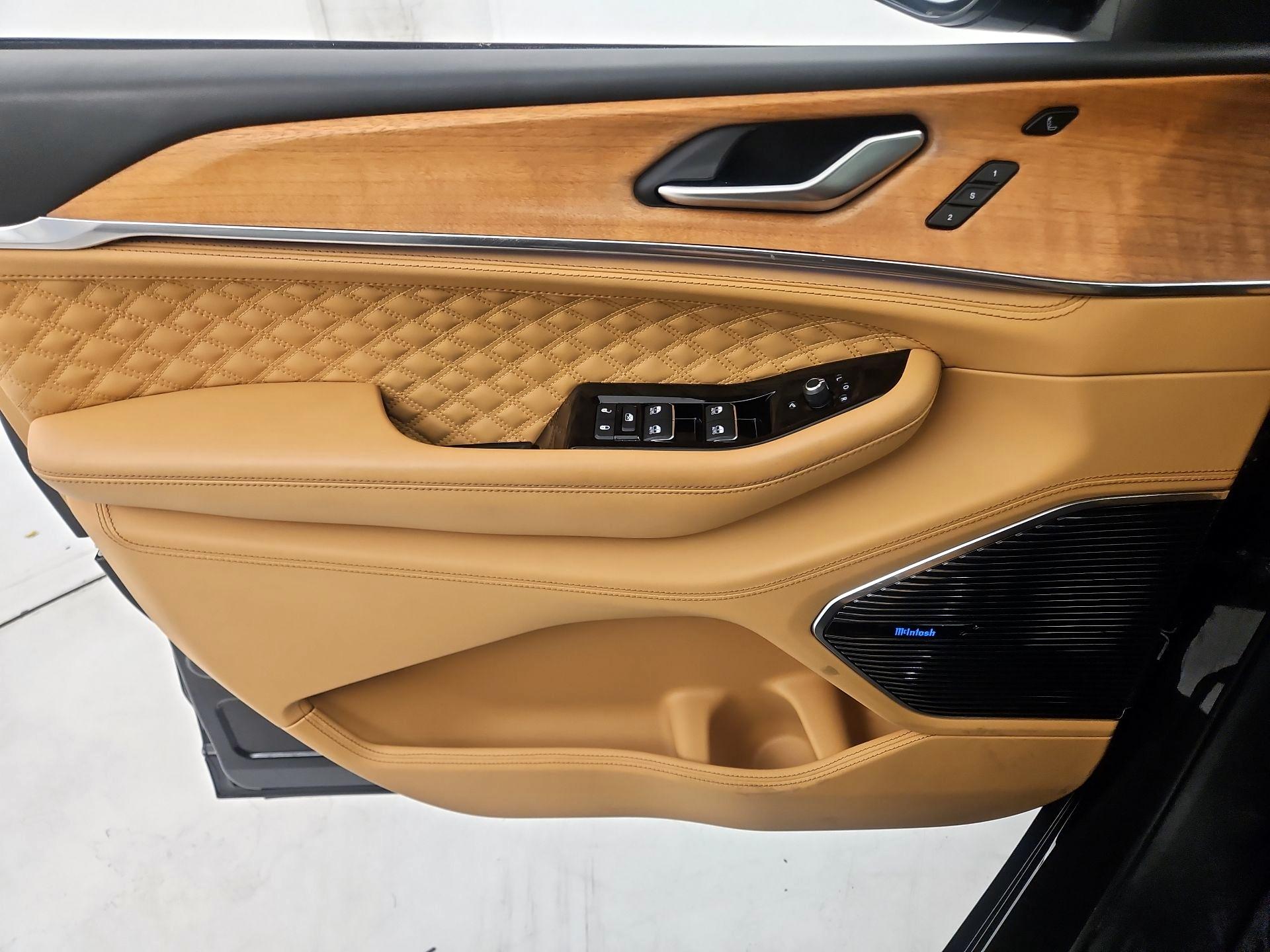 Thumbnail: 2023 Jeep Grand Cherokee L - 12