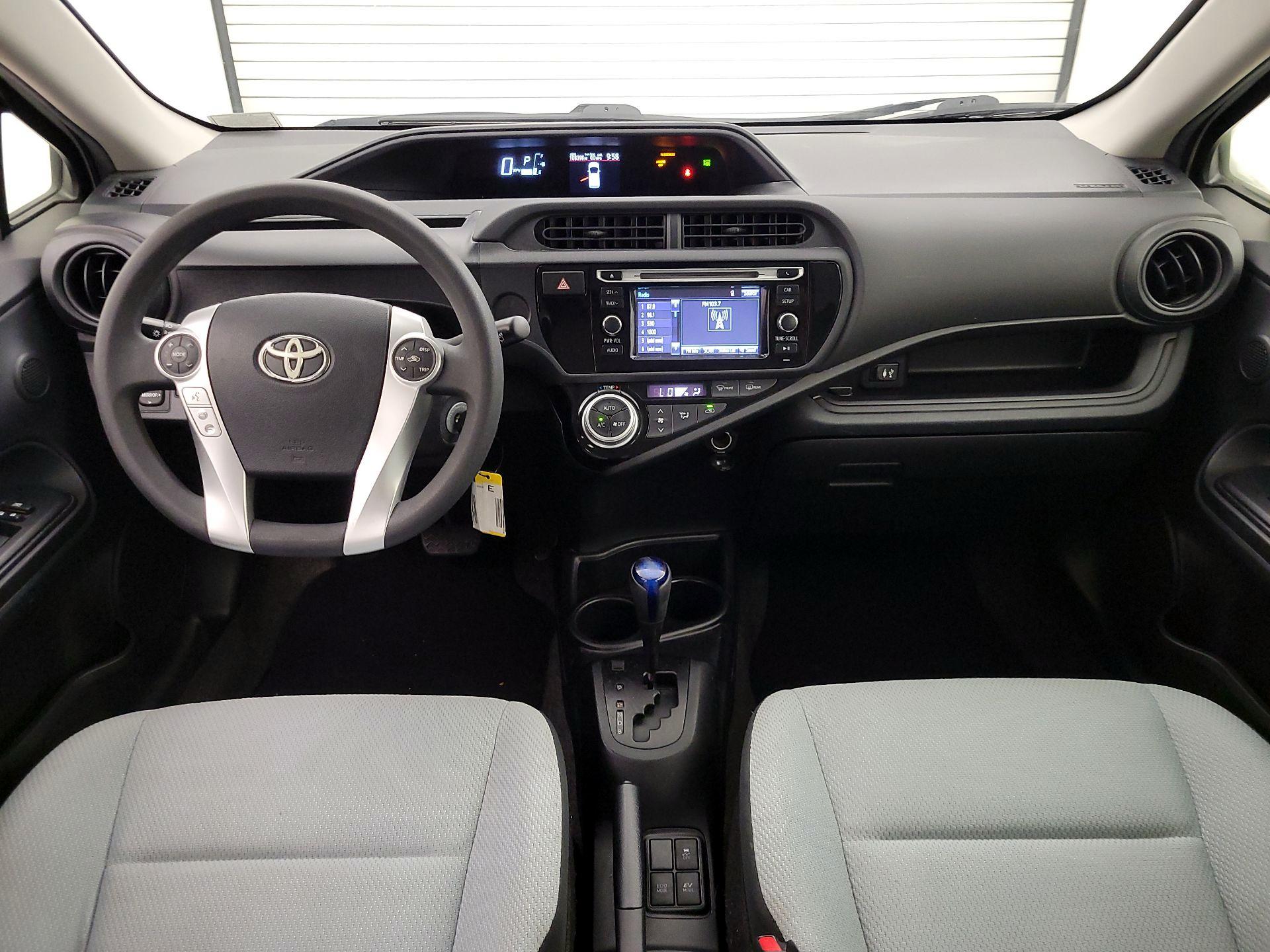 Thumbnail: 2015 Toyota Prius c - 9