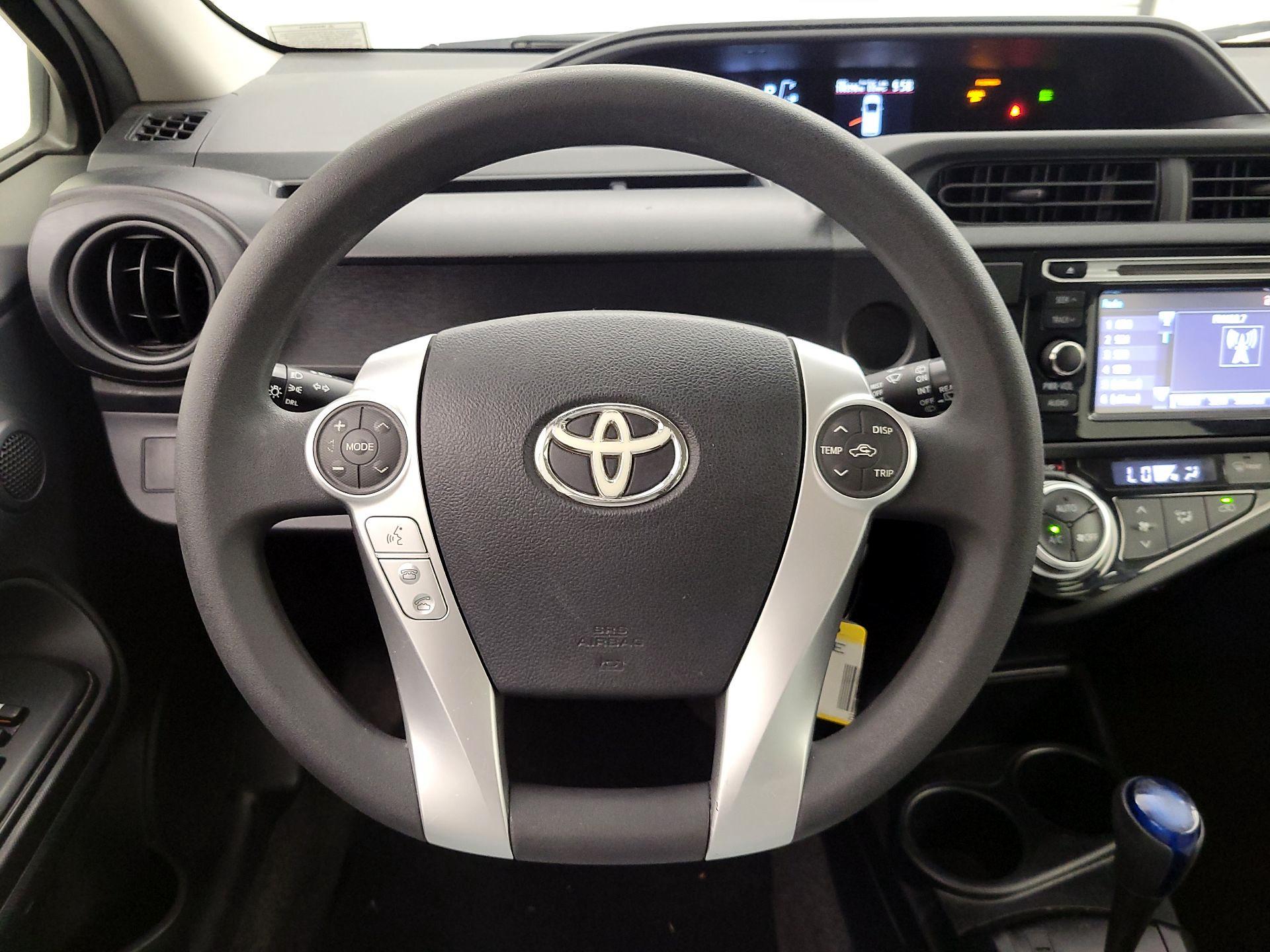 Thumbnail: 2015 Toyota Prius c - 10