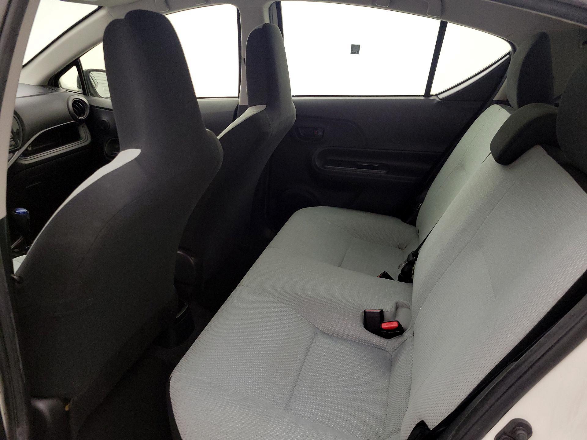 Thumbnail: 2015 Toyota Prius c - 18