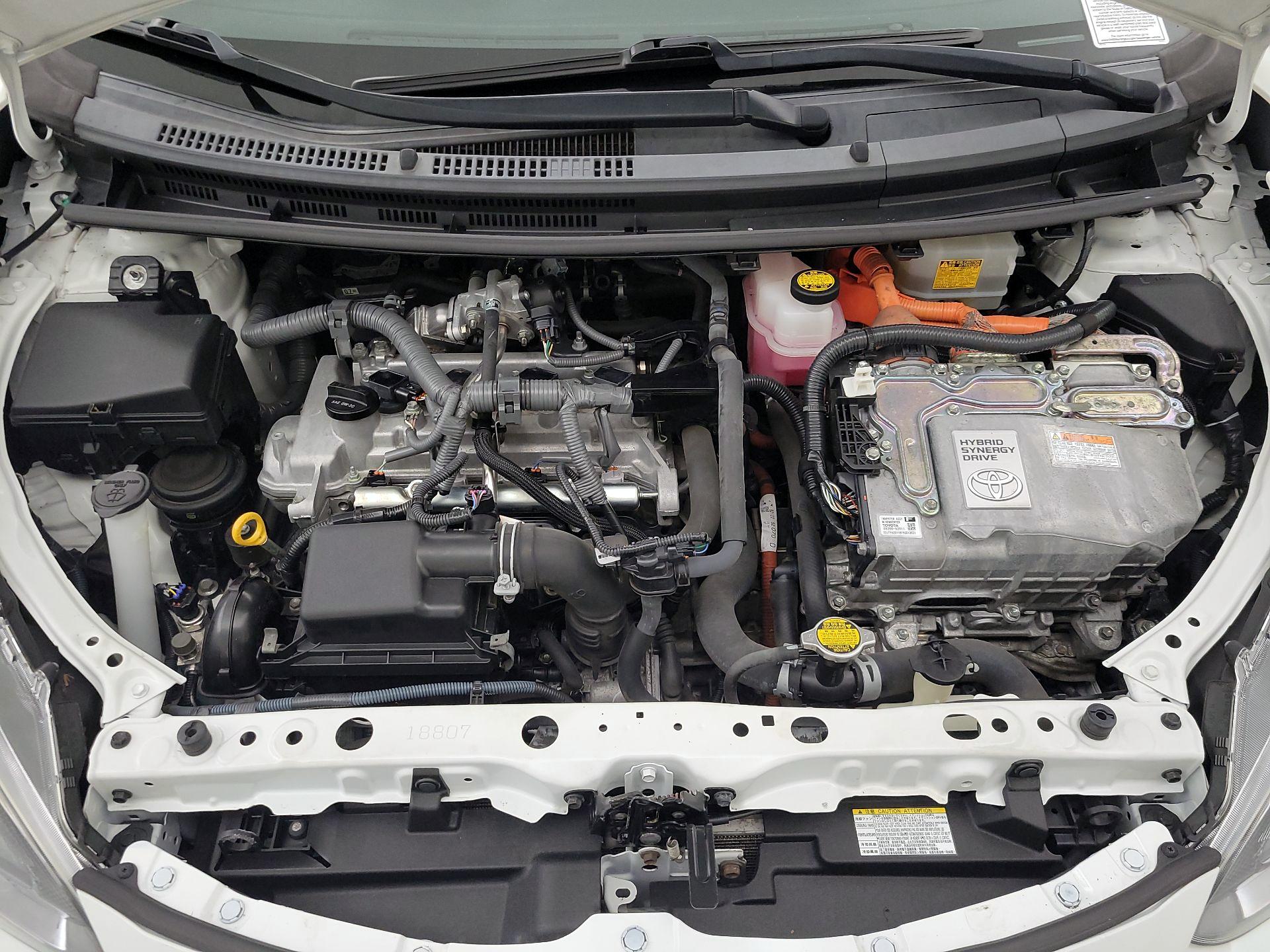 Thumbnail: 2015 Toyota Prius c - 20