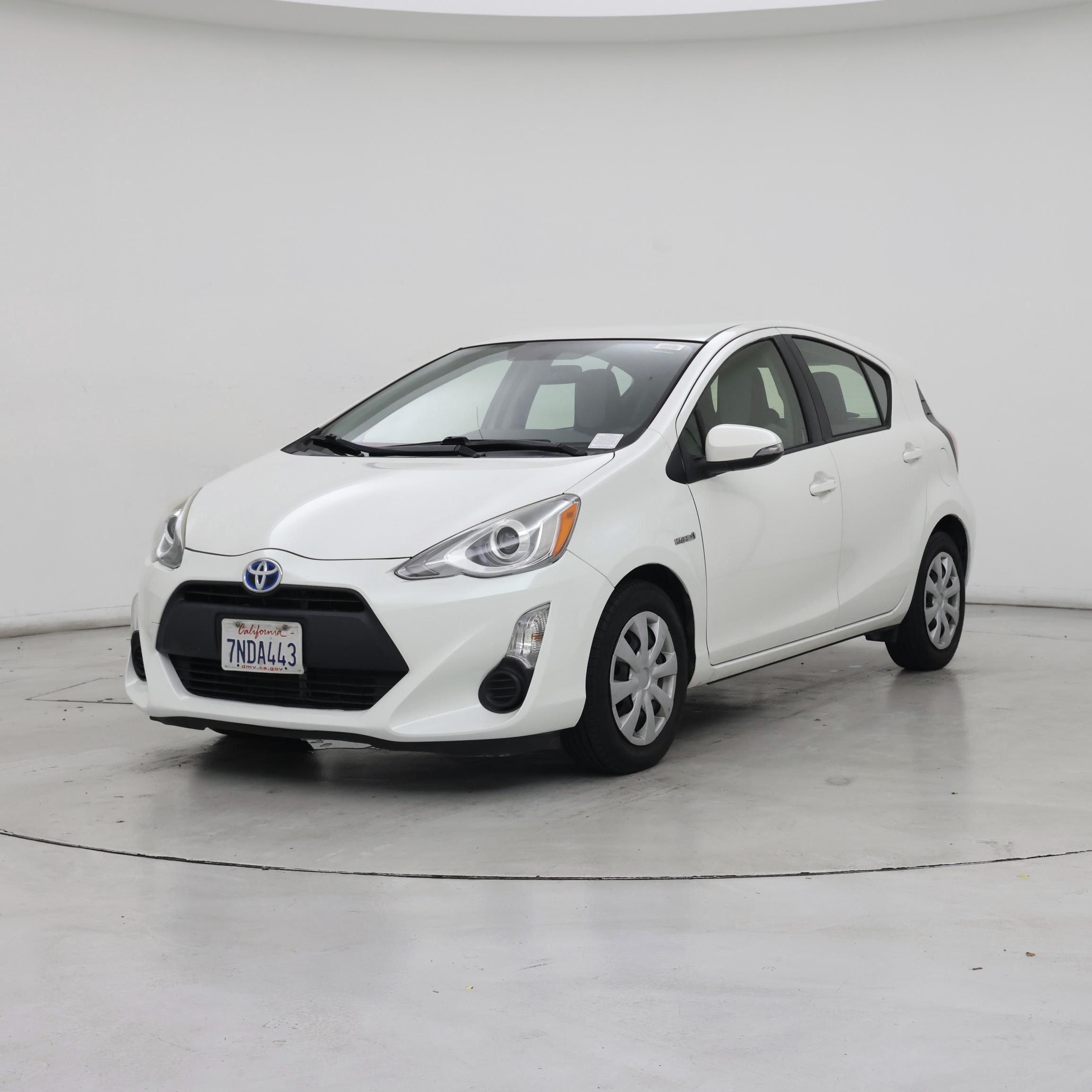 Thumbnail: 2015 Toyota Prius c - 4