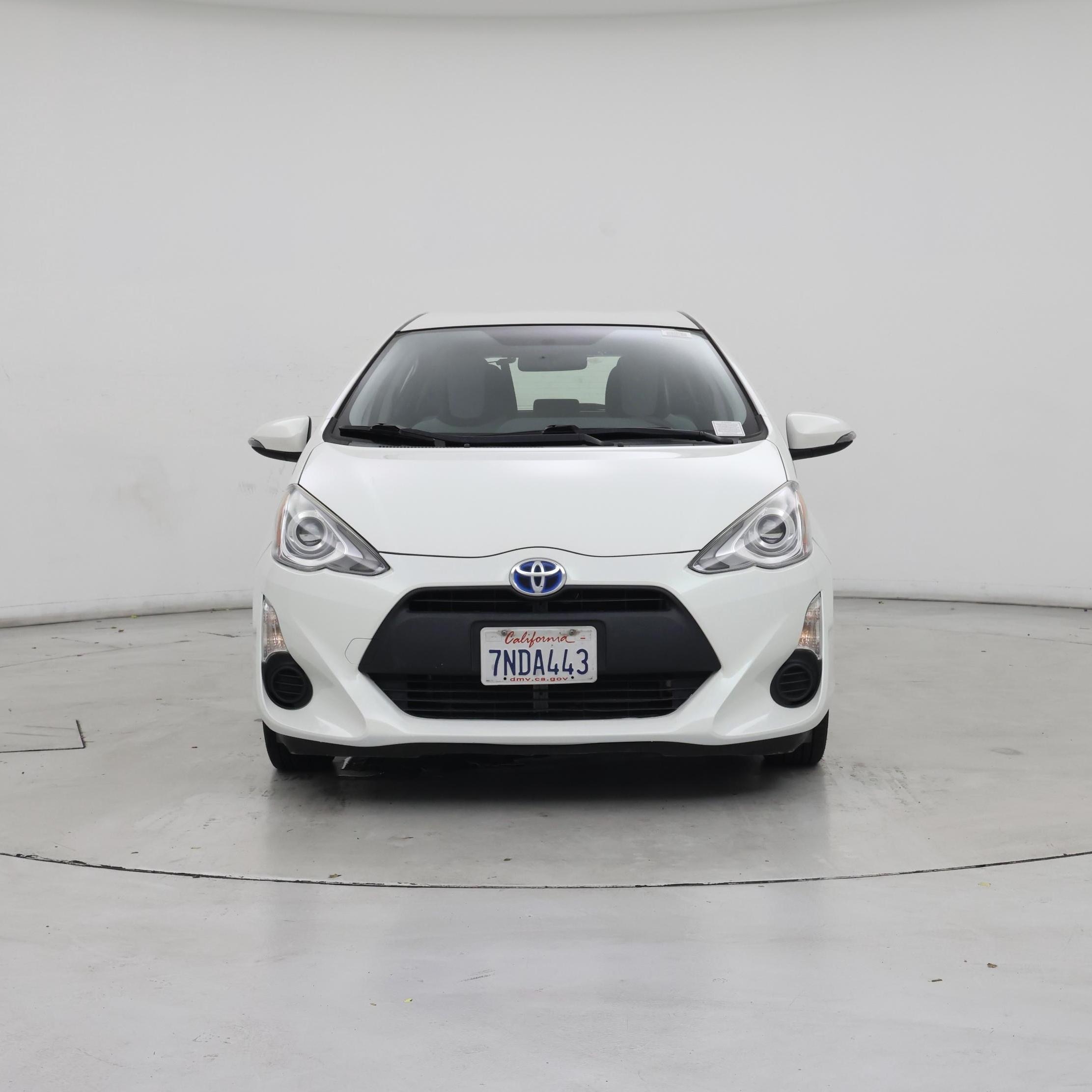 Thumbnail: 2015 Toyota Prius c - 5
