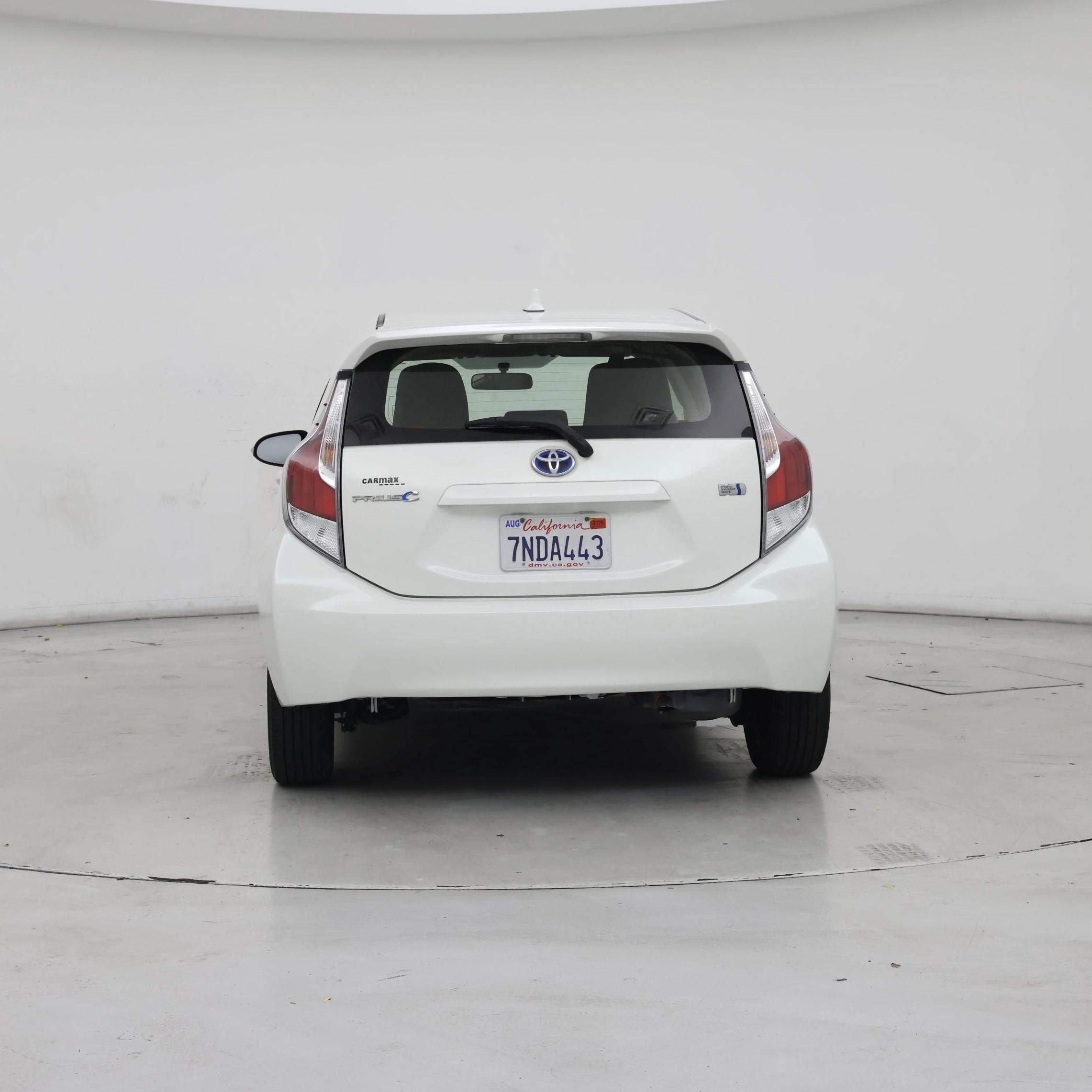 Thumbnail: 2015 Toyota Prius c - 6