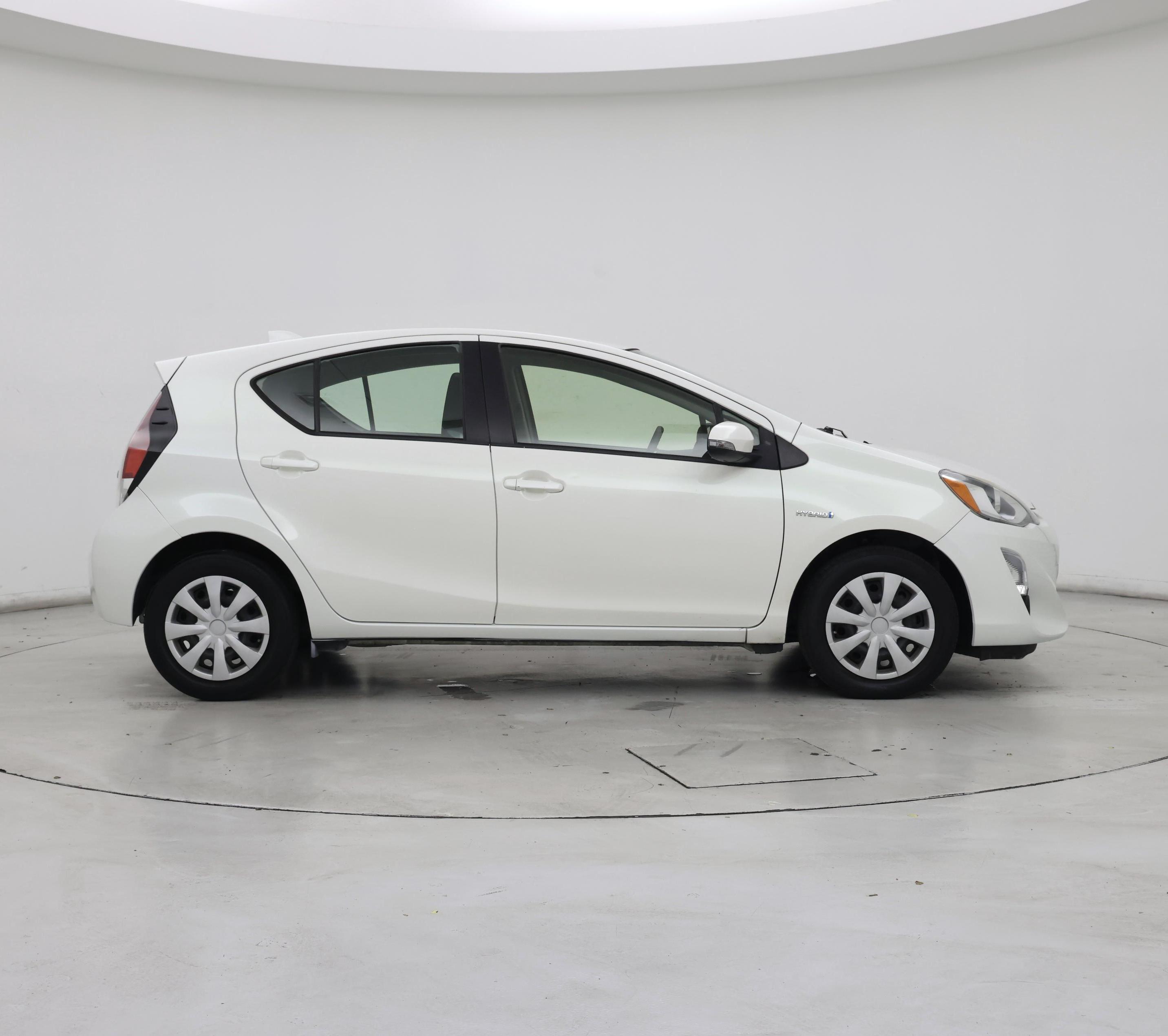 Thumbnail: 2015 Toyota Prius c - 7