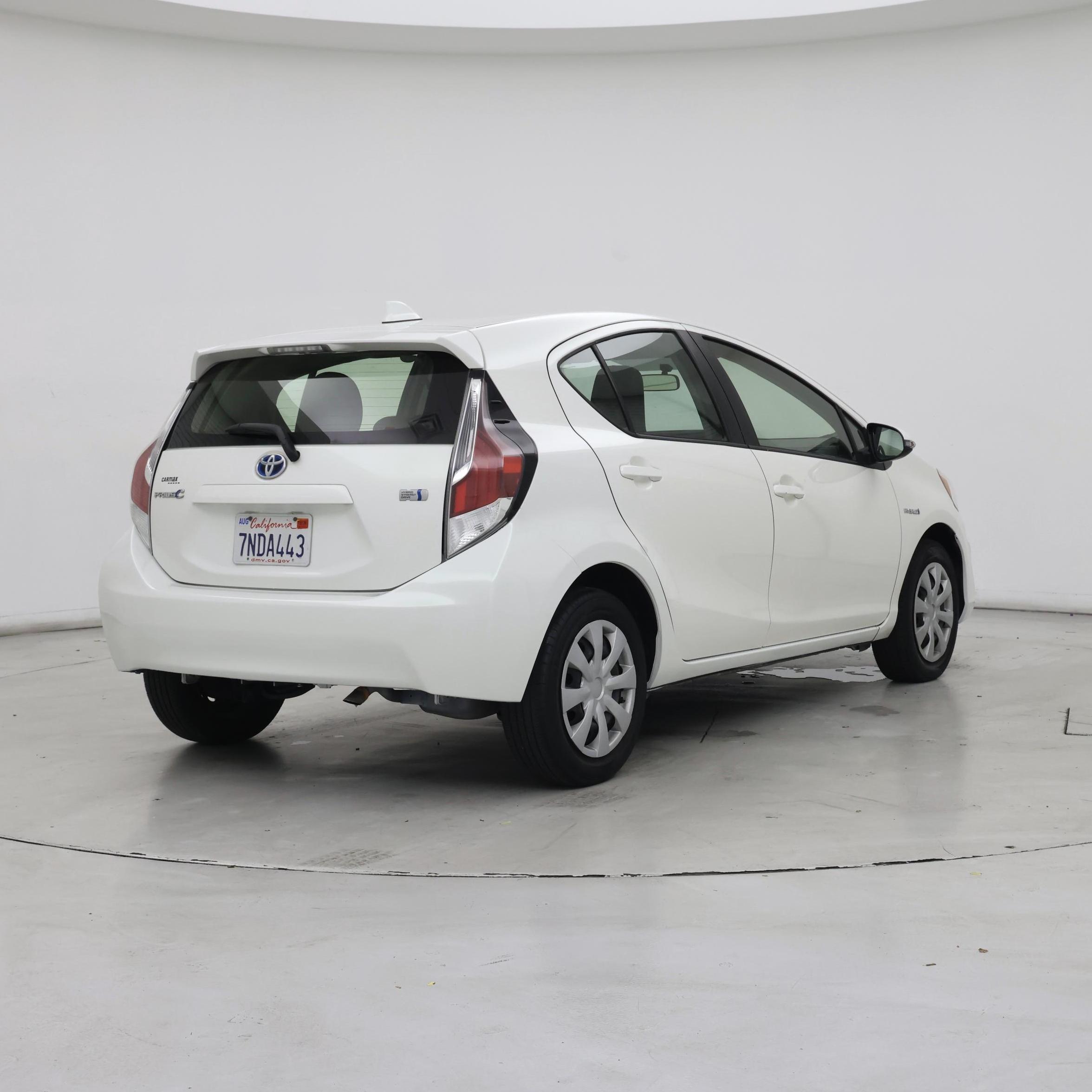 Thumbnail: 2015 Toyota Prius c - 8