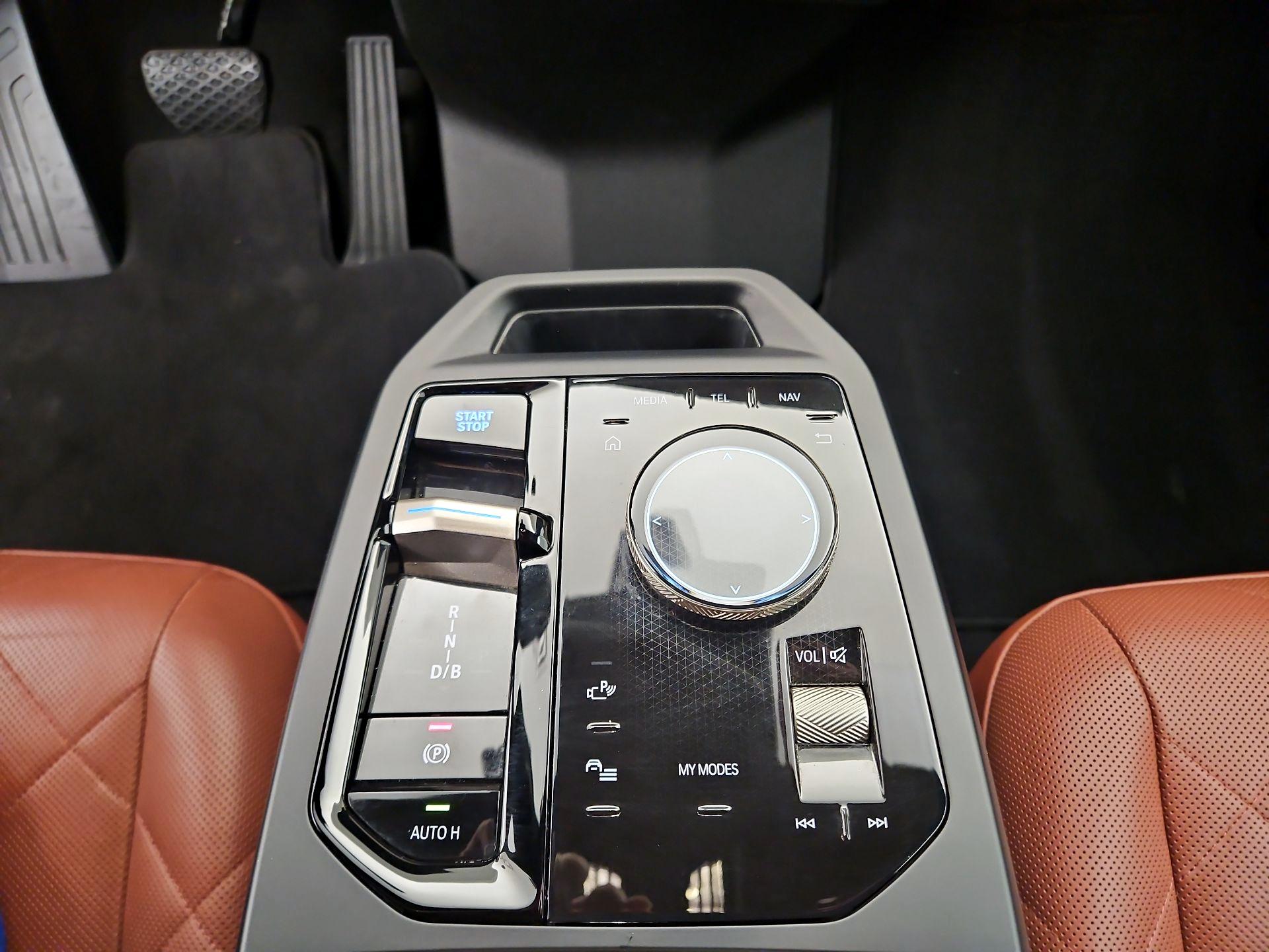 Thumbnail: 2024 BMW iX - 18