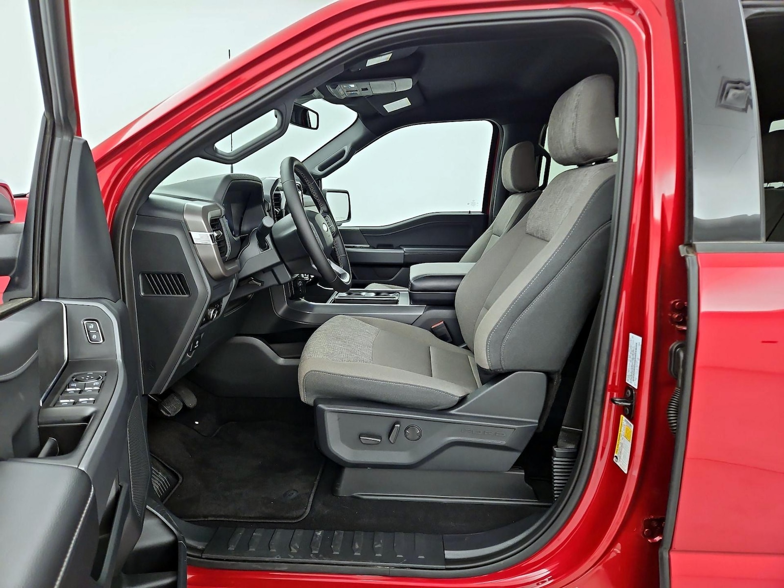 2025 Ford F-150 XLT - Photo 12