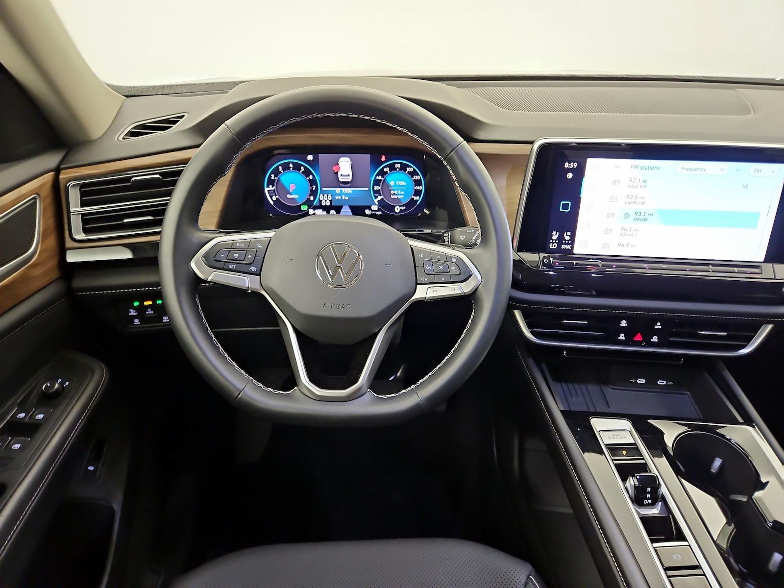 2025 Volkswagen Atlas SE w/Tech - Photo 11