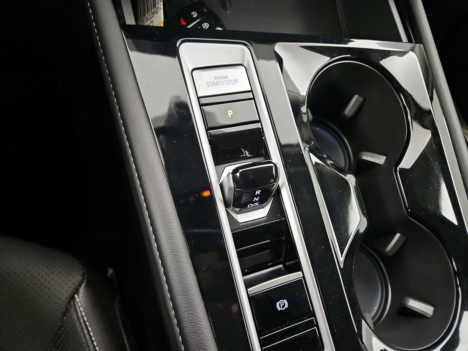 2025 Volkswagen Atlas SE w/Tech - Photo 18