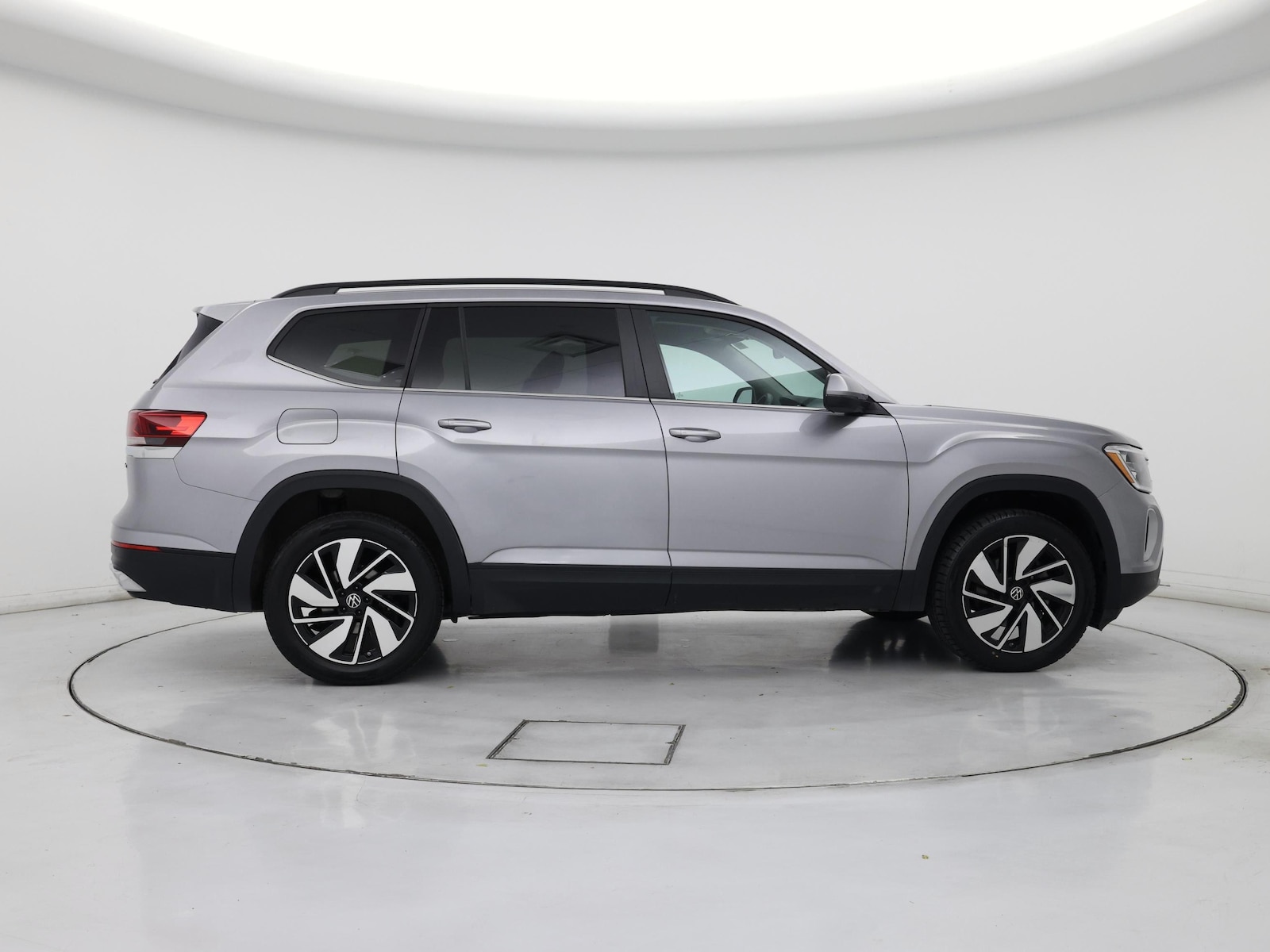 2025 Volkswagen Atlas SE w/Tech - Photo 8