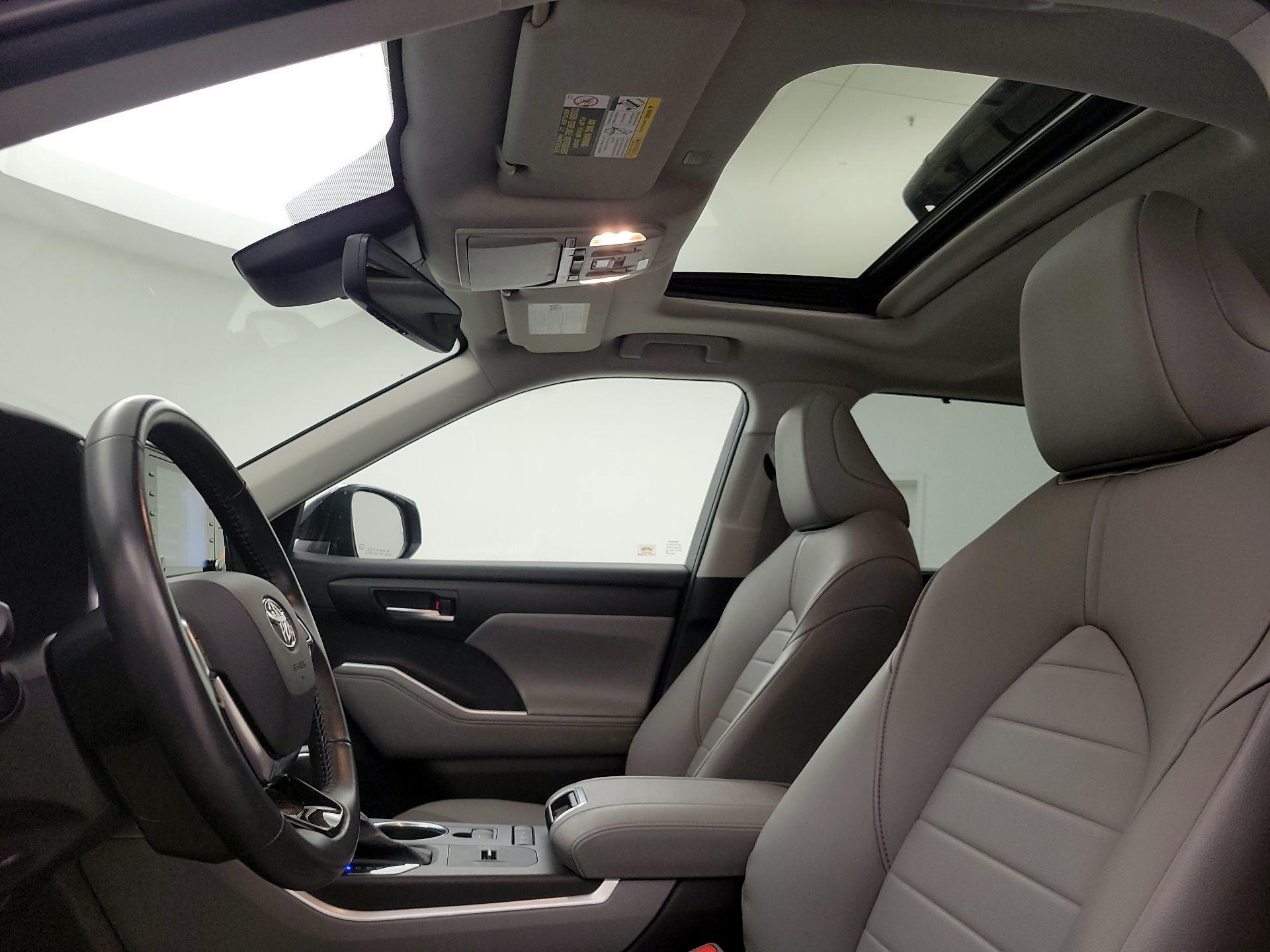 Thumbnail: 2020 Toyota Highlander - 14