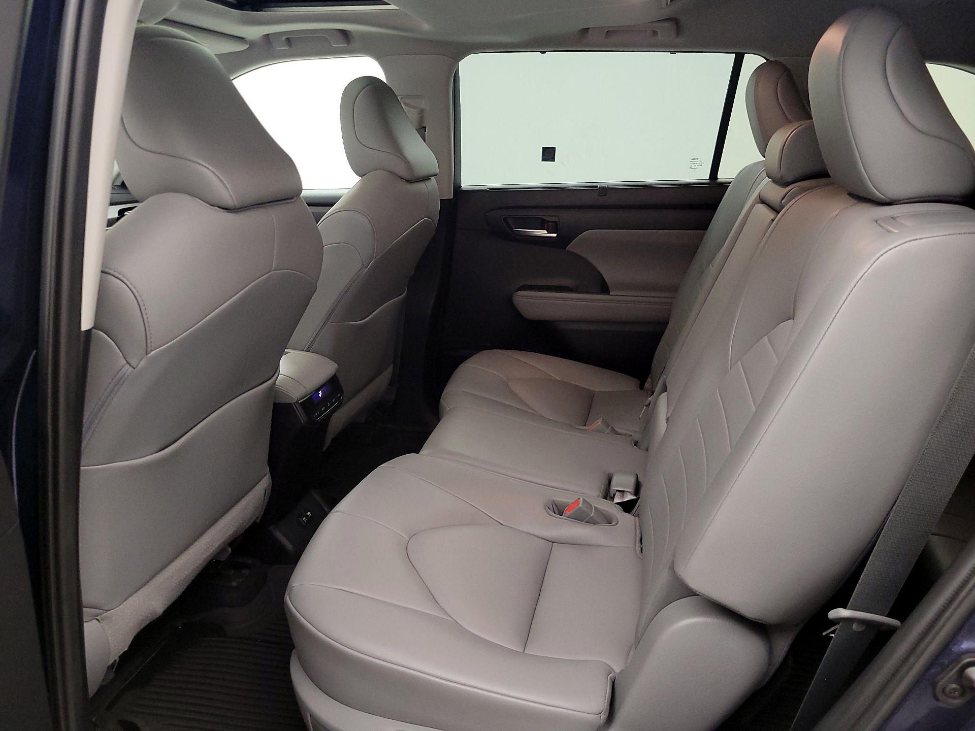 Thumbnail: 2020 Toyota Highlander - 15