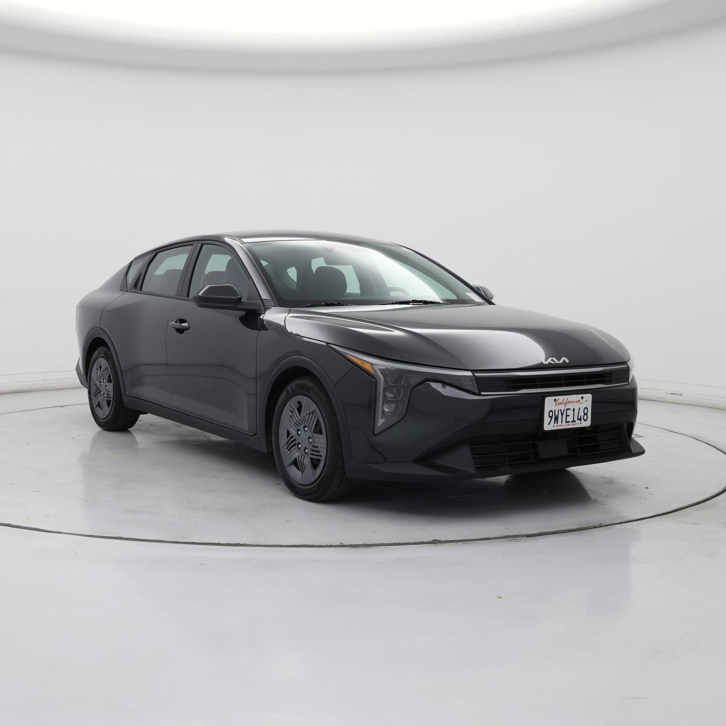 2025 Kia K4 Gris Sedán Tracción delantera Automática
