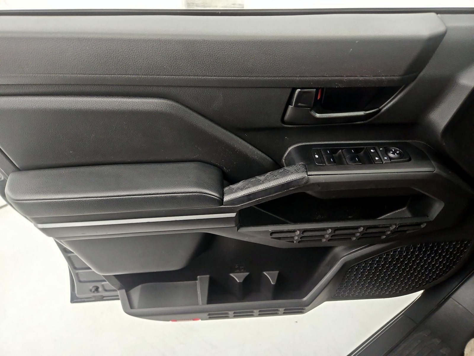 2024 Toyota Tacoma SR5 - Photo 13
