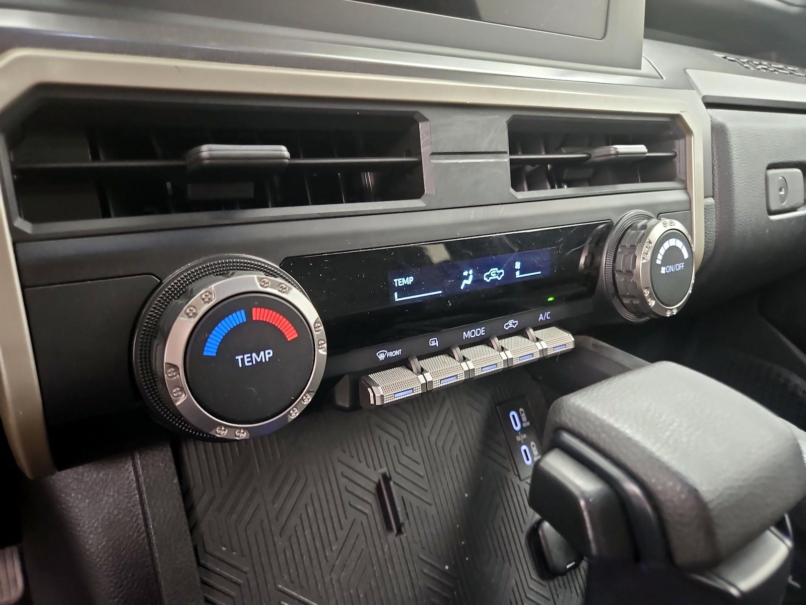 2024 Toyota Tacoma SR5 - Photo 18