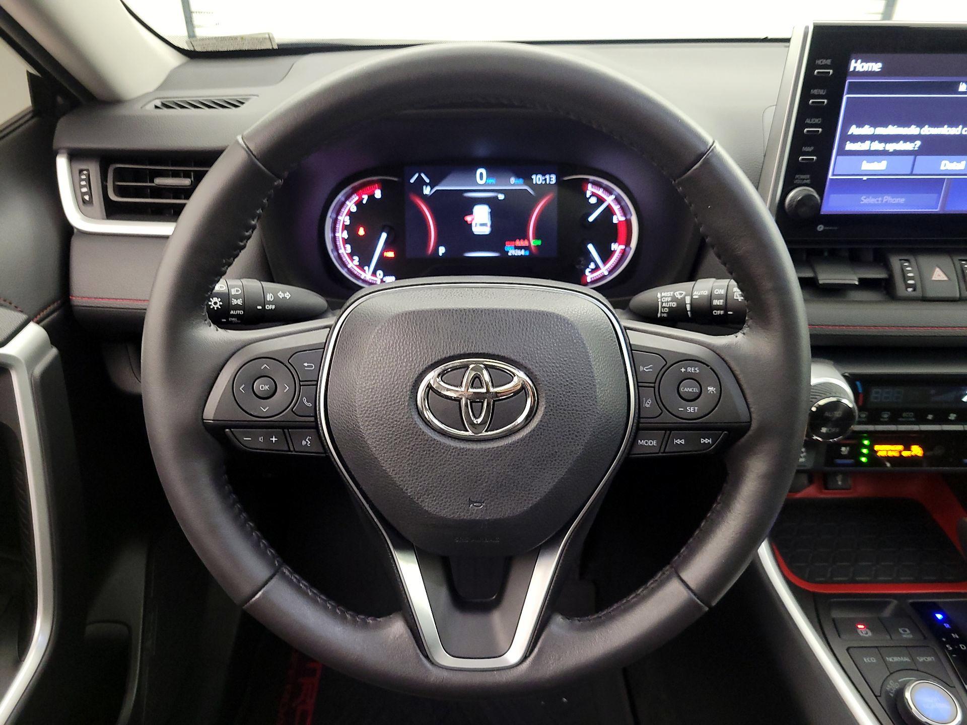 Thumbnail: 2022 Toyota RAV4 - 10