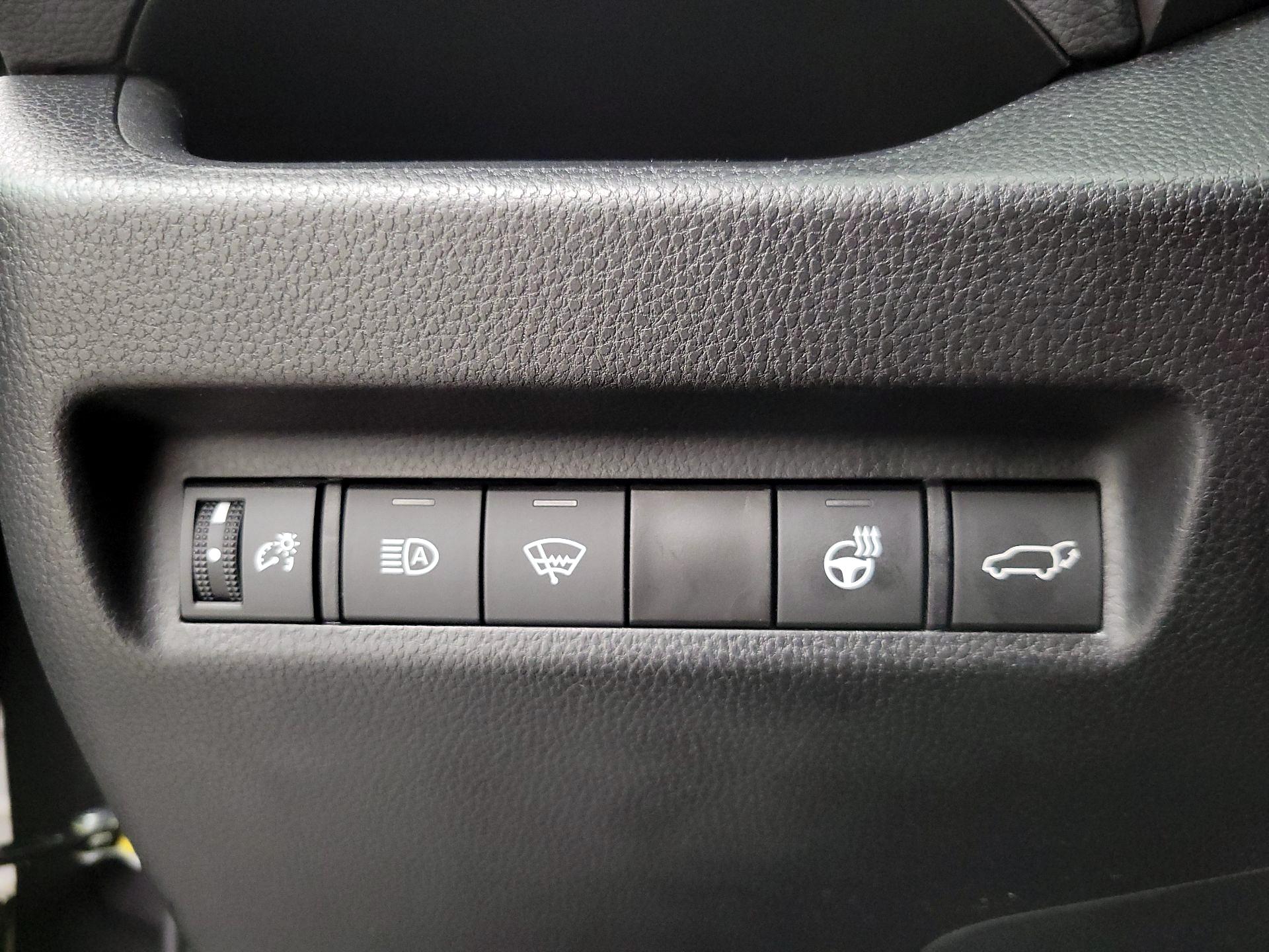 Thumbnail: 2022 Toyota RAV4 - 13