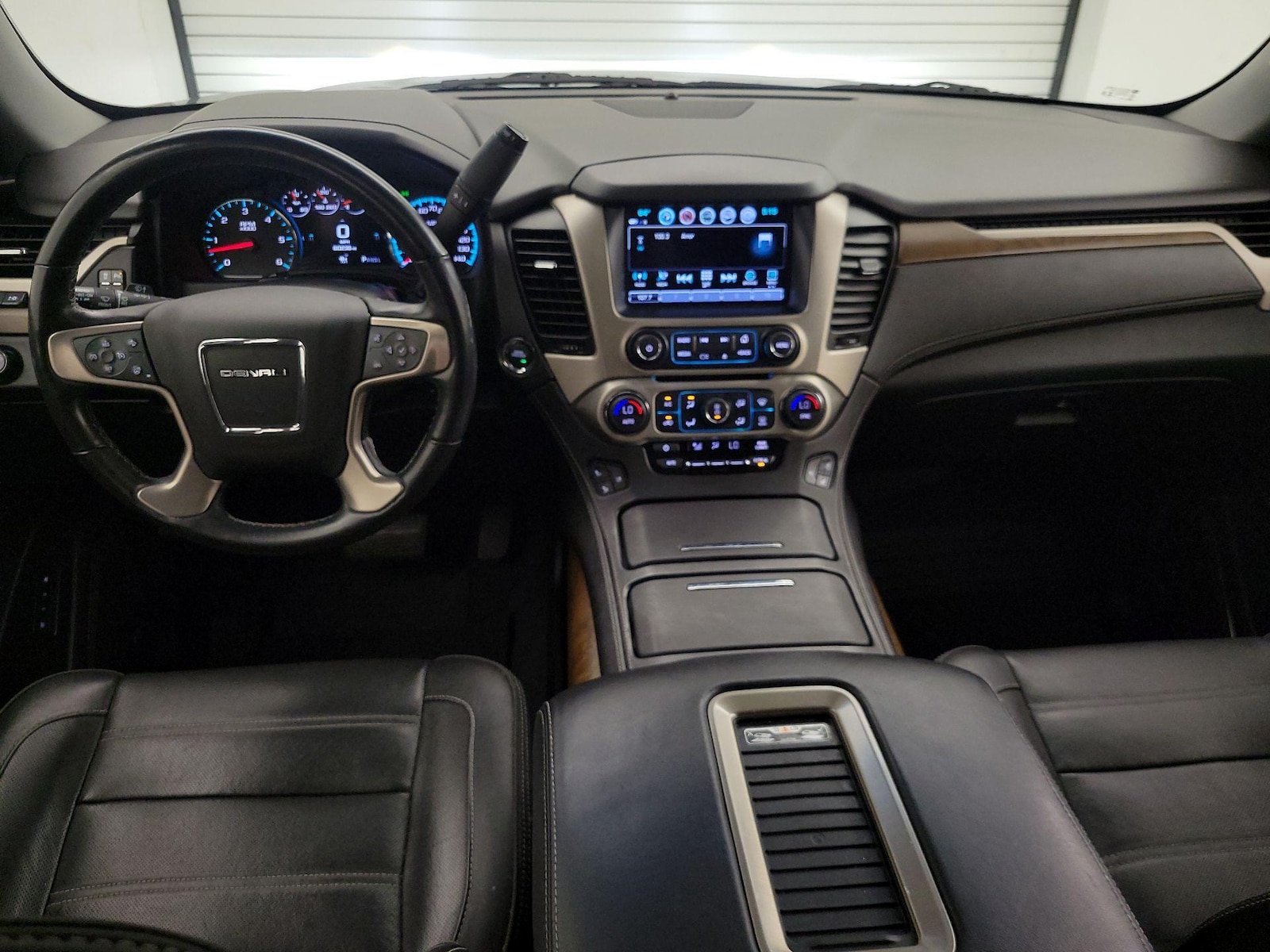 2020 GMC Yukon Denali - Photo 10